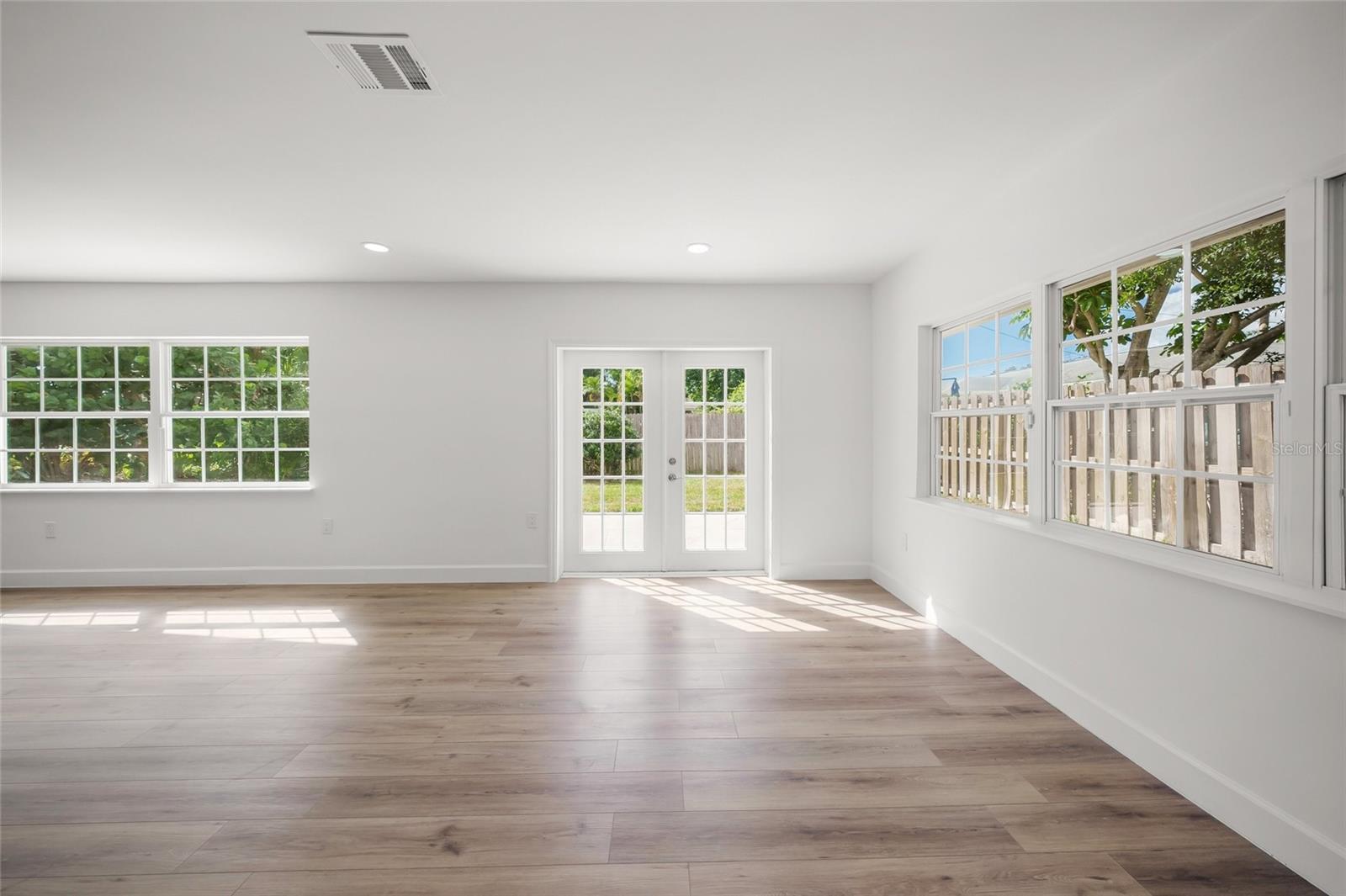 SOUTH GATE - Residential