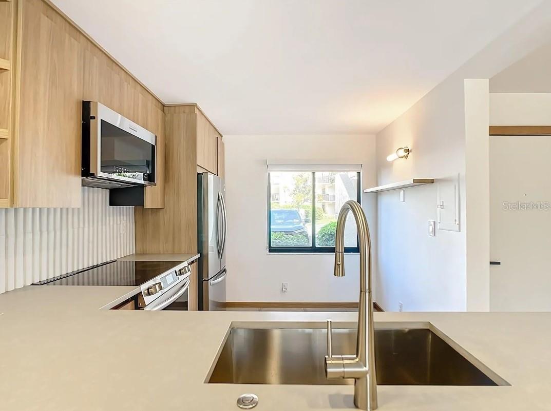 LA PUERTA DEL SOL CONDO - Residential