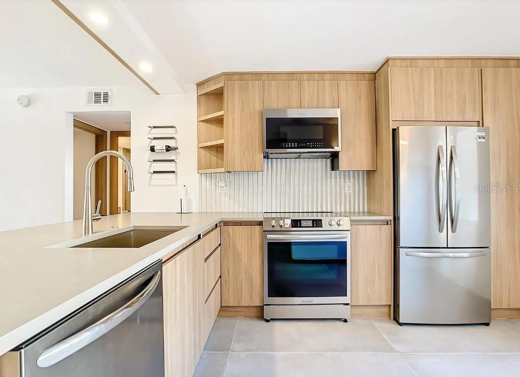 LA PUERTA DEL SOL CONDO - Residential