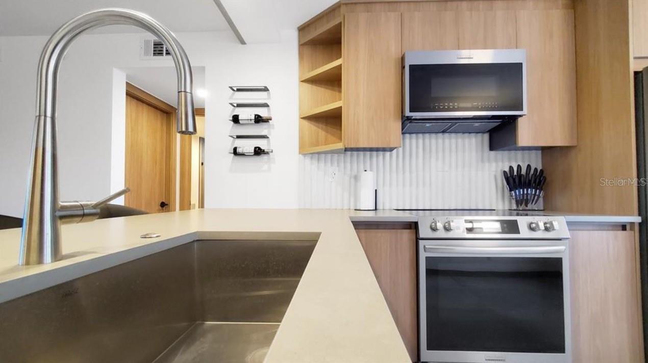 LA PUERTA DEL SOL CONDO - Residential