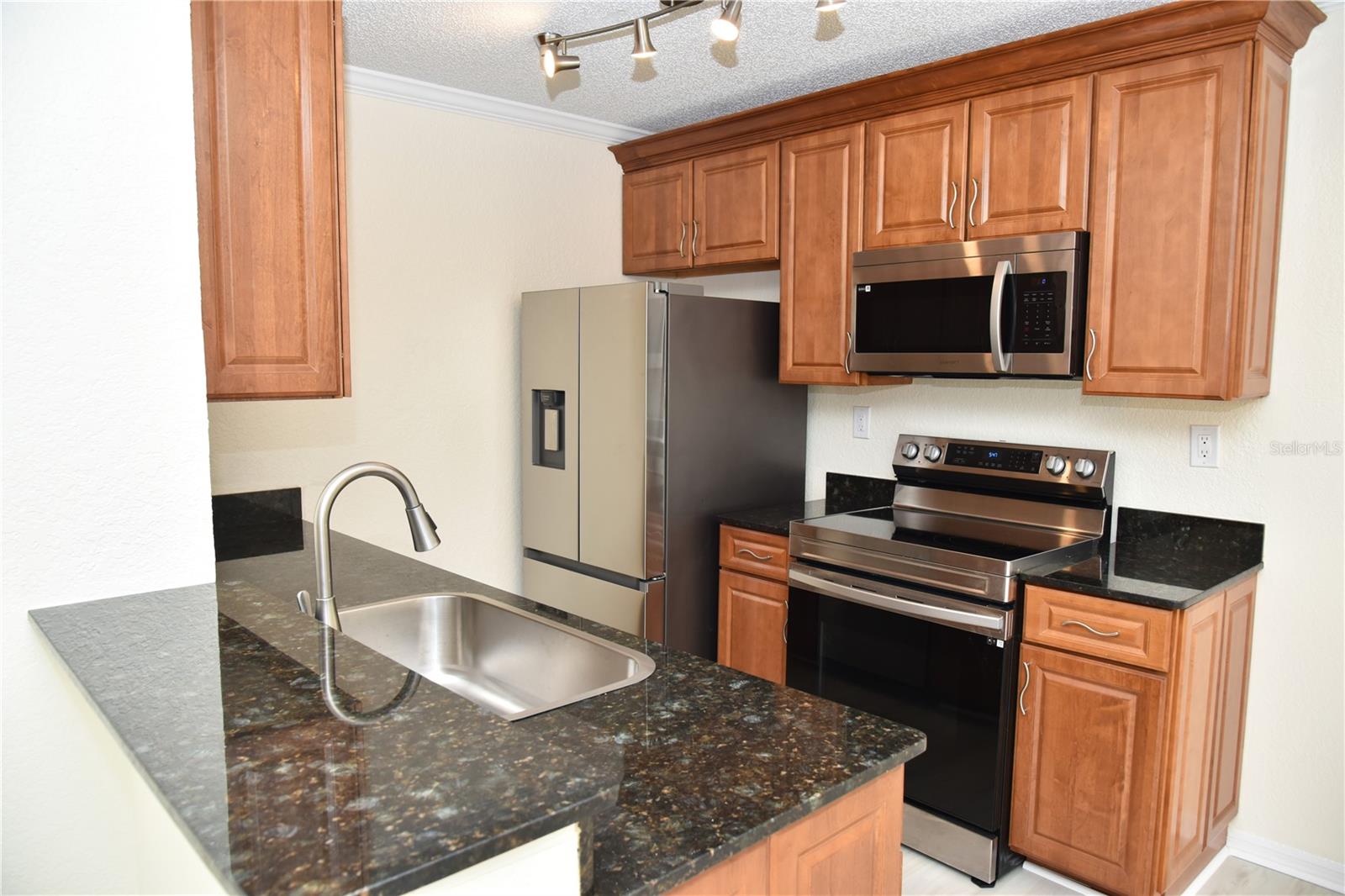 ITOPIA PRIVATE RESIDENCES CONDO - Residential Lease