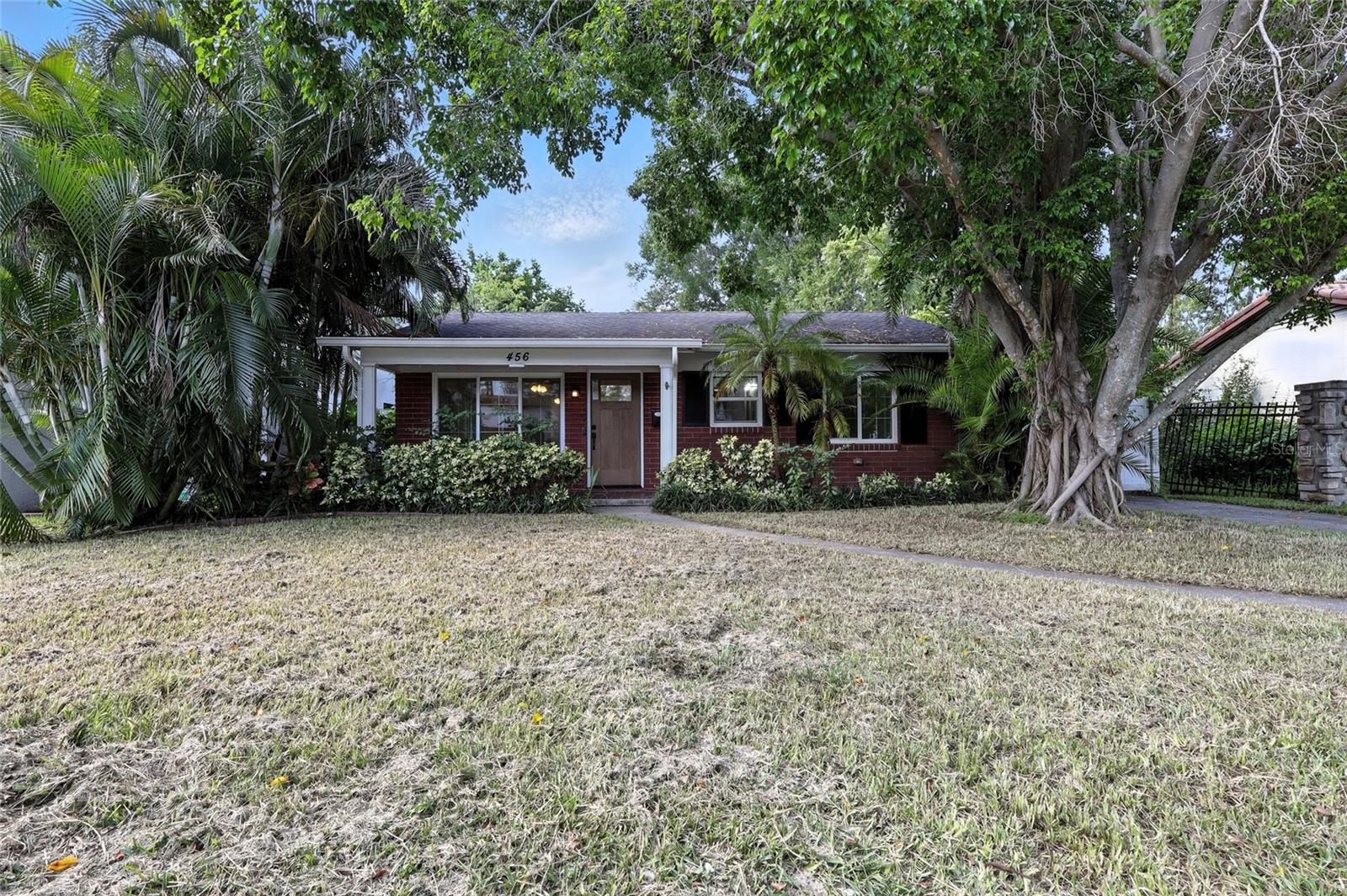 Completely Renovated Davis Islands Gem – Designer Finishes & Prime Location!
Welcome to your dream home on highly sought-after Davis Islands! This beautifully restored red brick residence has been thoughtfully renovated from top to bottom, offering the perfect blend of timeless charm and modern luxury. Step inside to discover a stunning designer kitchen, a fully updated guest bathroom, and brand-new windows that fill the home with natural light.
Boasting a functional and flowing floorplan, this home is ideal for both relaxing and entertaining. Enjoy year-round outdoor living in the screened-in lanai, complete with a newer hot tub, perfect for unwinding after a day on the Island. The roof was replaced in 2017, and the HVAC updated in 2022, giving you peace of mind for years to come.
While the property was impacted by Hurricane Helene, it has since been professionally renovated, making it move-in ready and better than ever. Whether you're looking for a forever home or a savvy investment in one of Tampa's premier neighborhoods, this is an opportunity you won’t want to miss.
Schedule your private showing today and experience the Davis Islands lifestyle!