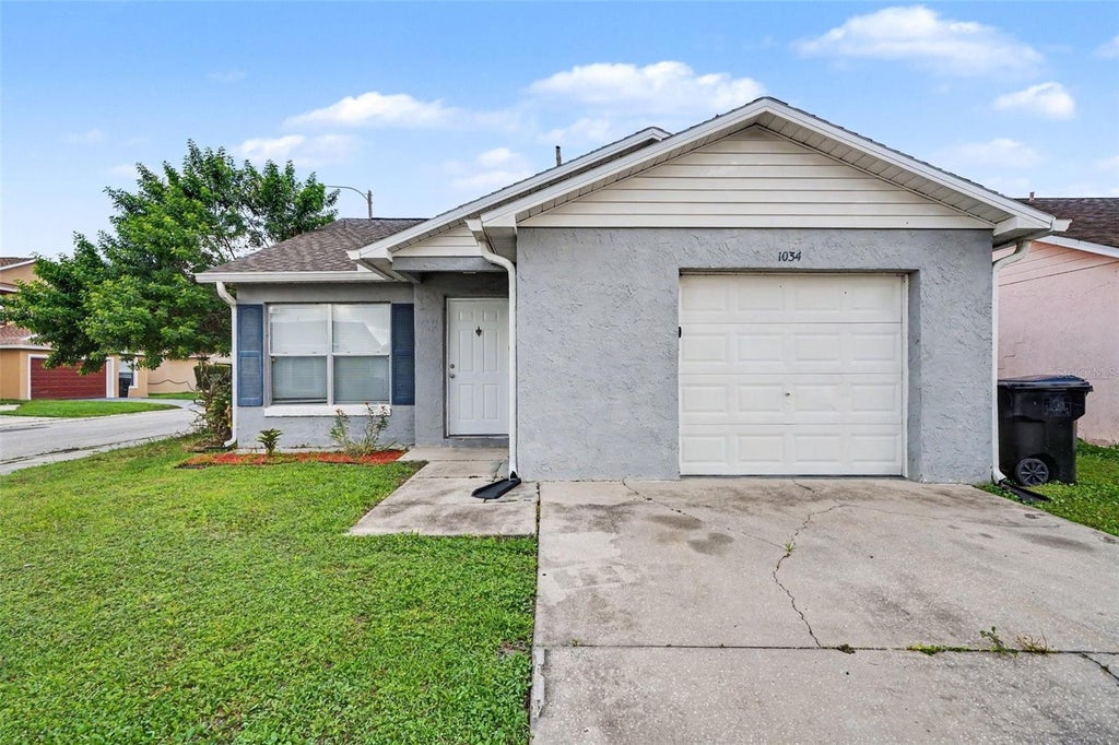 Photo of 1034 Clovercrest Road, Orlando, FL 32811 (MLS # O6432516)