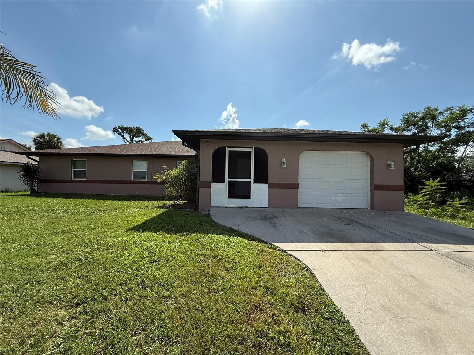 Spacious 4 Bedroom, 2 Bathroom Home for Rent in Port Charlotte – Updated Kitchen & Baths!
Welcome home to this beautiful 4-bedroom, 2-bathroom home located in a quiet, family-friendly neighborhood near Midway Blvd and Kings Highway in Port Charlotte. Offering ample space and modern updates, this home is perfect for families or professionals looking for comfort and convenience. Just minutes from I-75 for easy commuting. Close to local schools, shopping, dining, and parks. Quick drive to beaches and downtown Port Charlotte. Call to schedule your viewing of this lovely home.