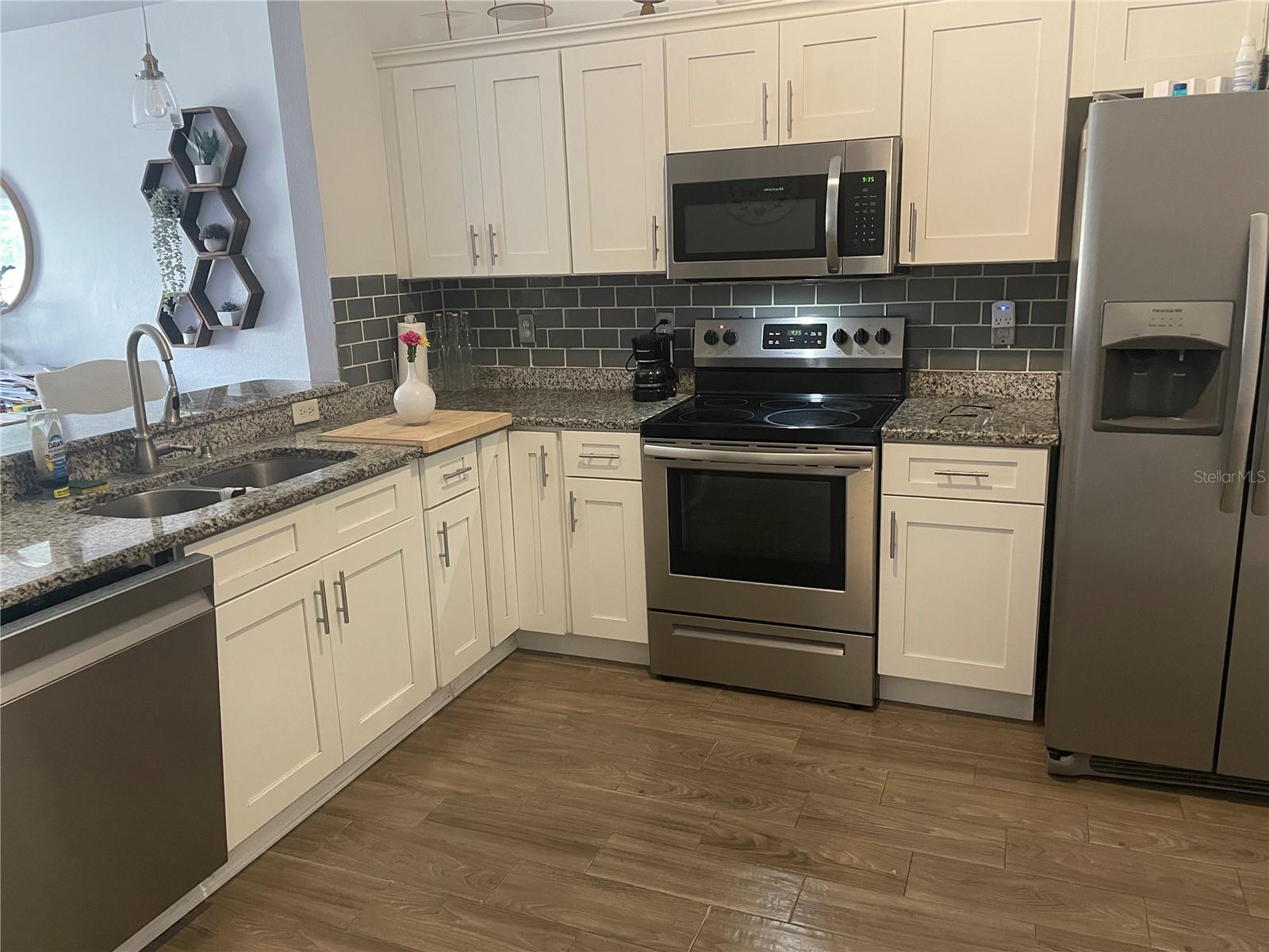 FORSYTH POINTE - Residential