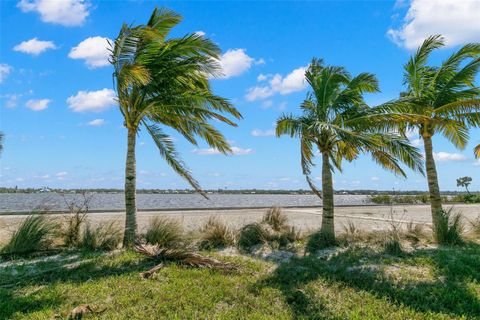 A home in PALMETTO