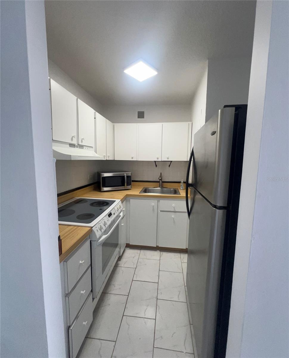 THE REEF CONDOMINIUM - Residential