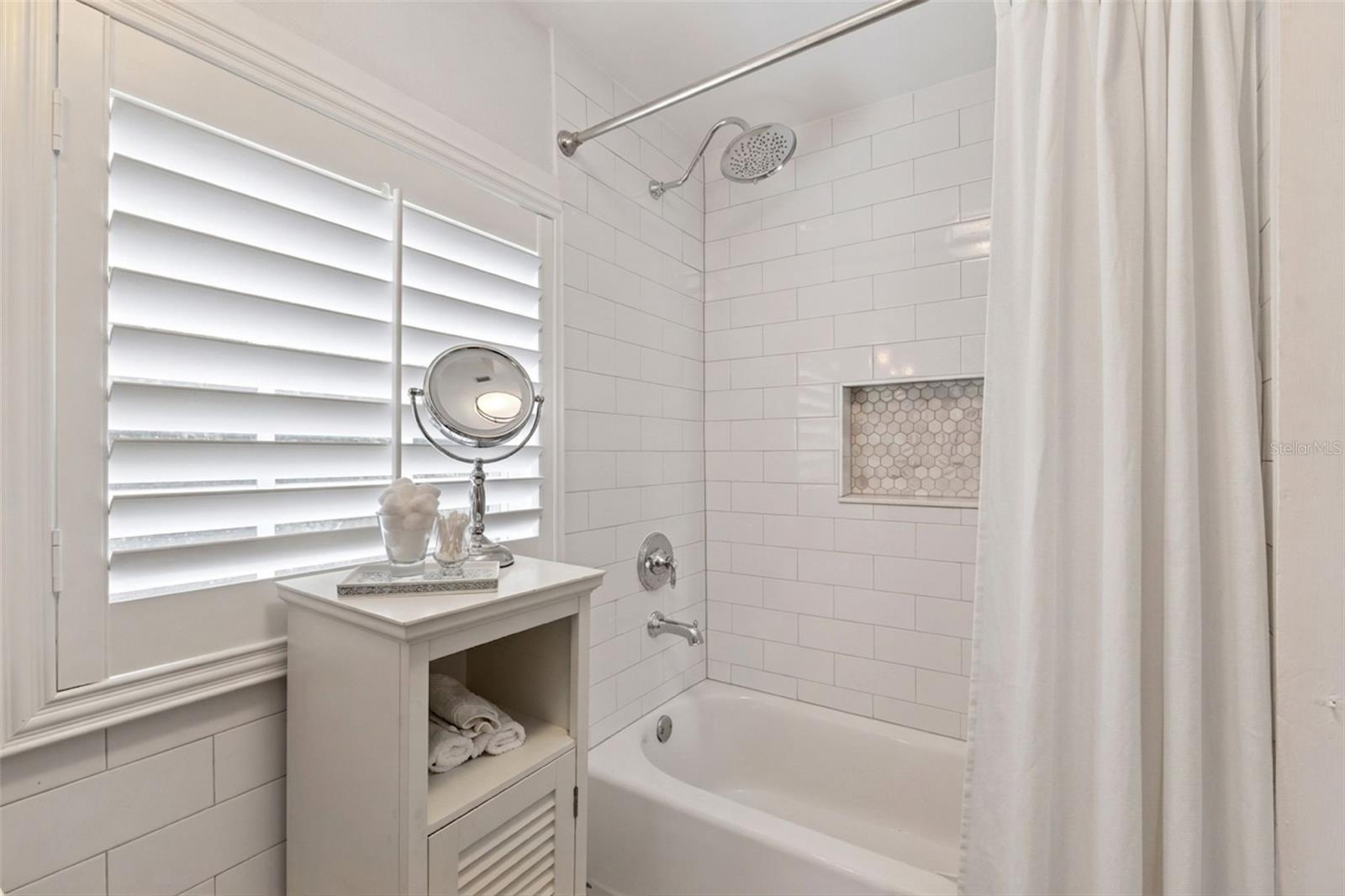 MIDDLEBROOK OAKS - Residential