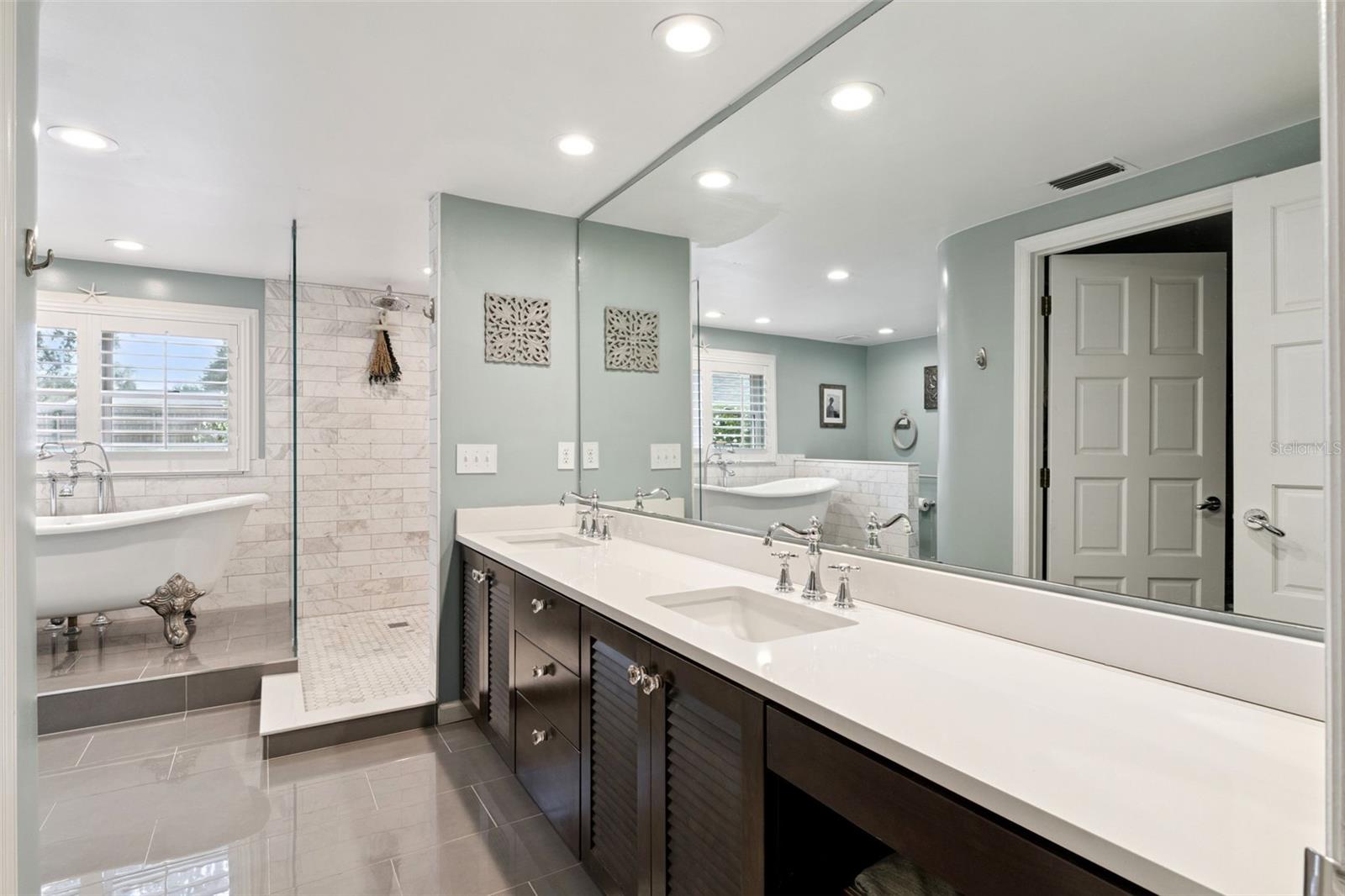 MIDDLEBROOK OAKS - Residential