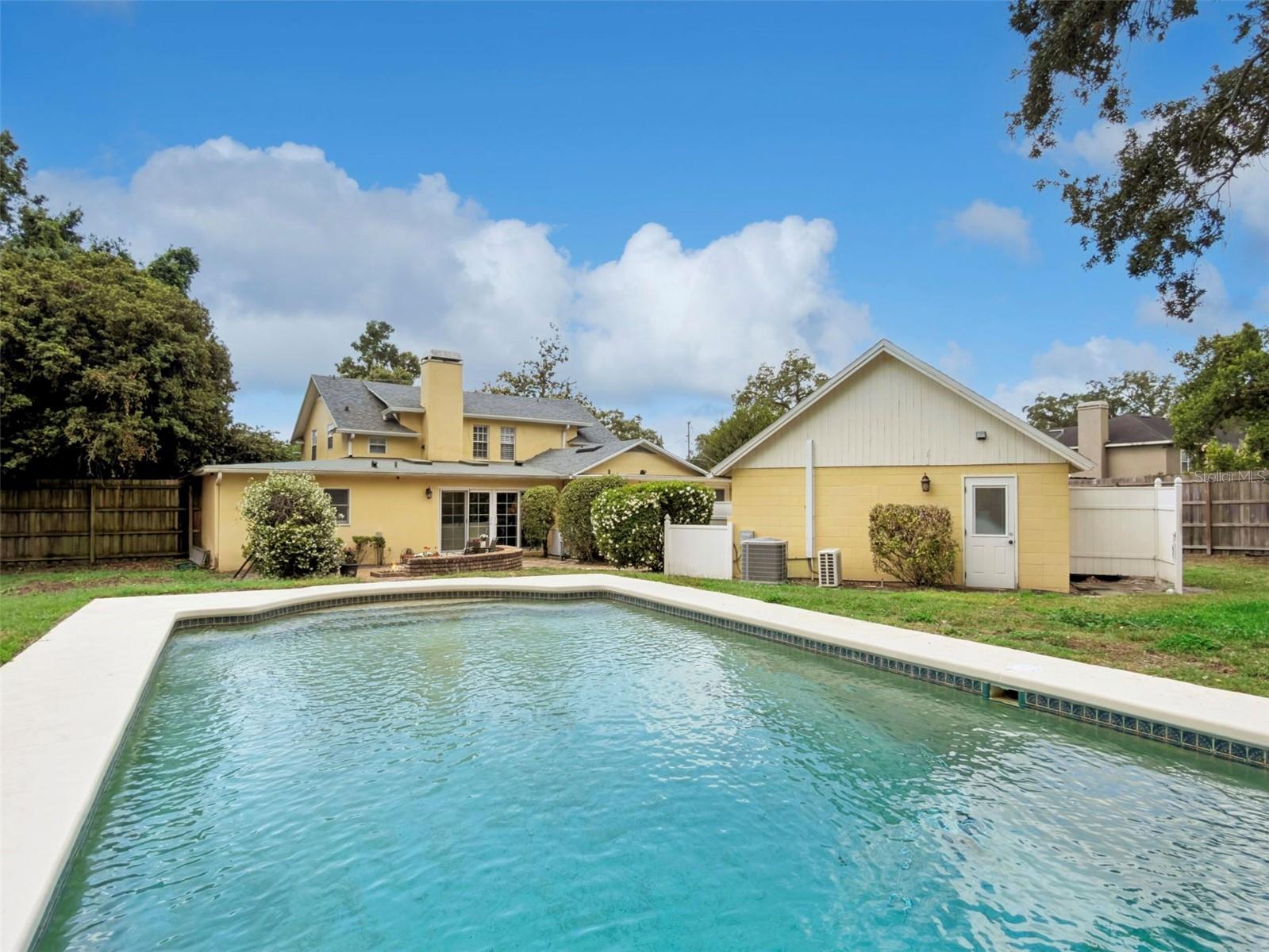 MIDDLEBROOK OAKS - Residential