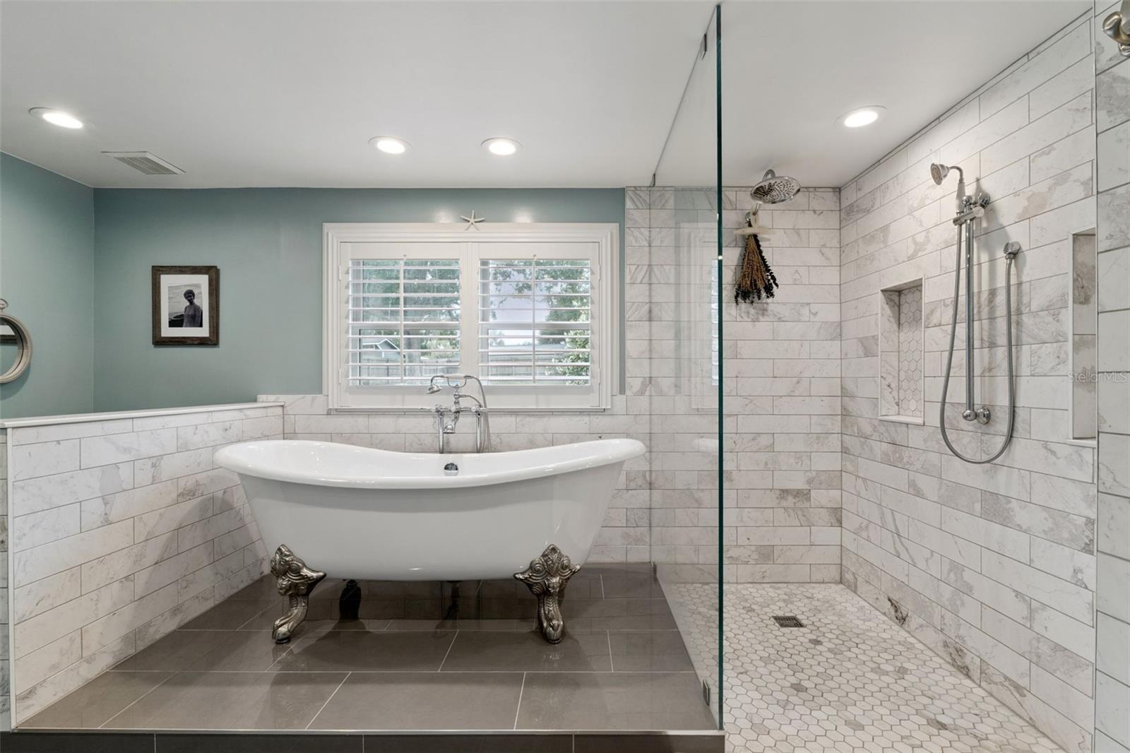 MIDDLEBROOK OAKS - Residential