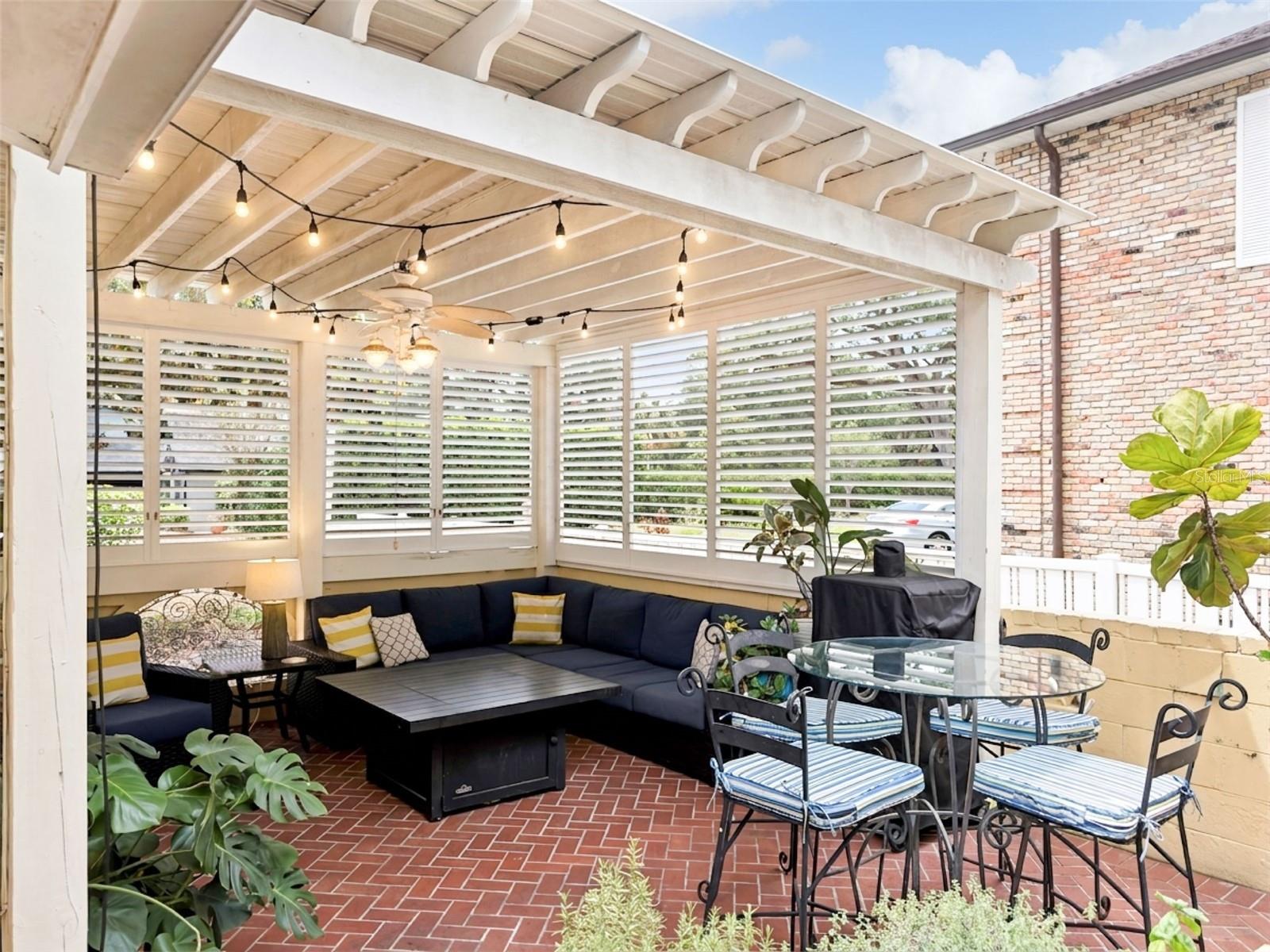 MIDDLEBROOK OAKS - Residential