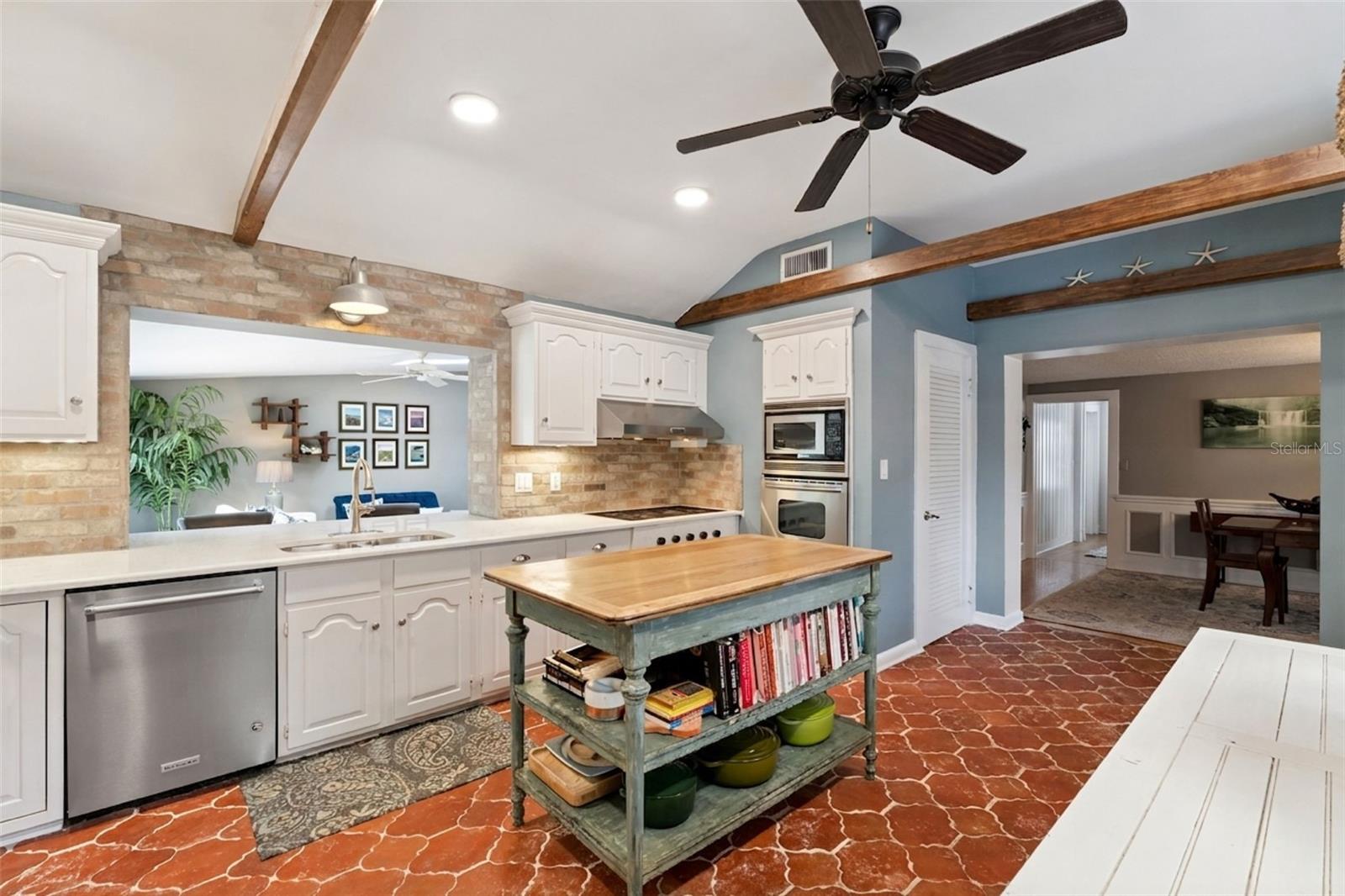 MIDDLEBROOK OAKS - Residential