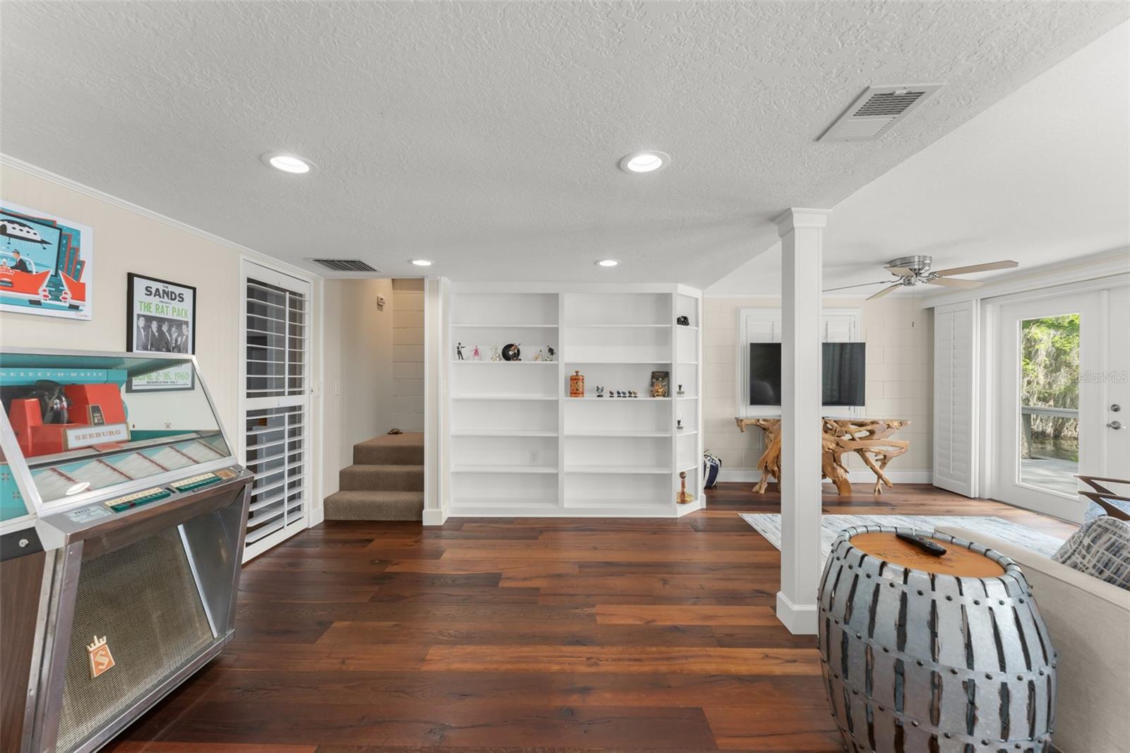 MUNGER & CO SUB - Residential