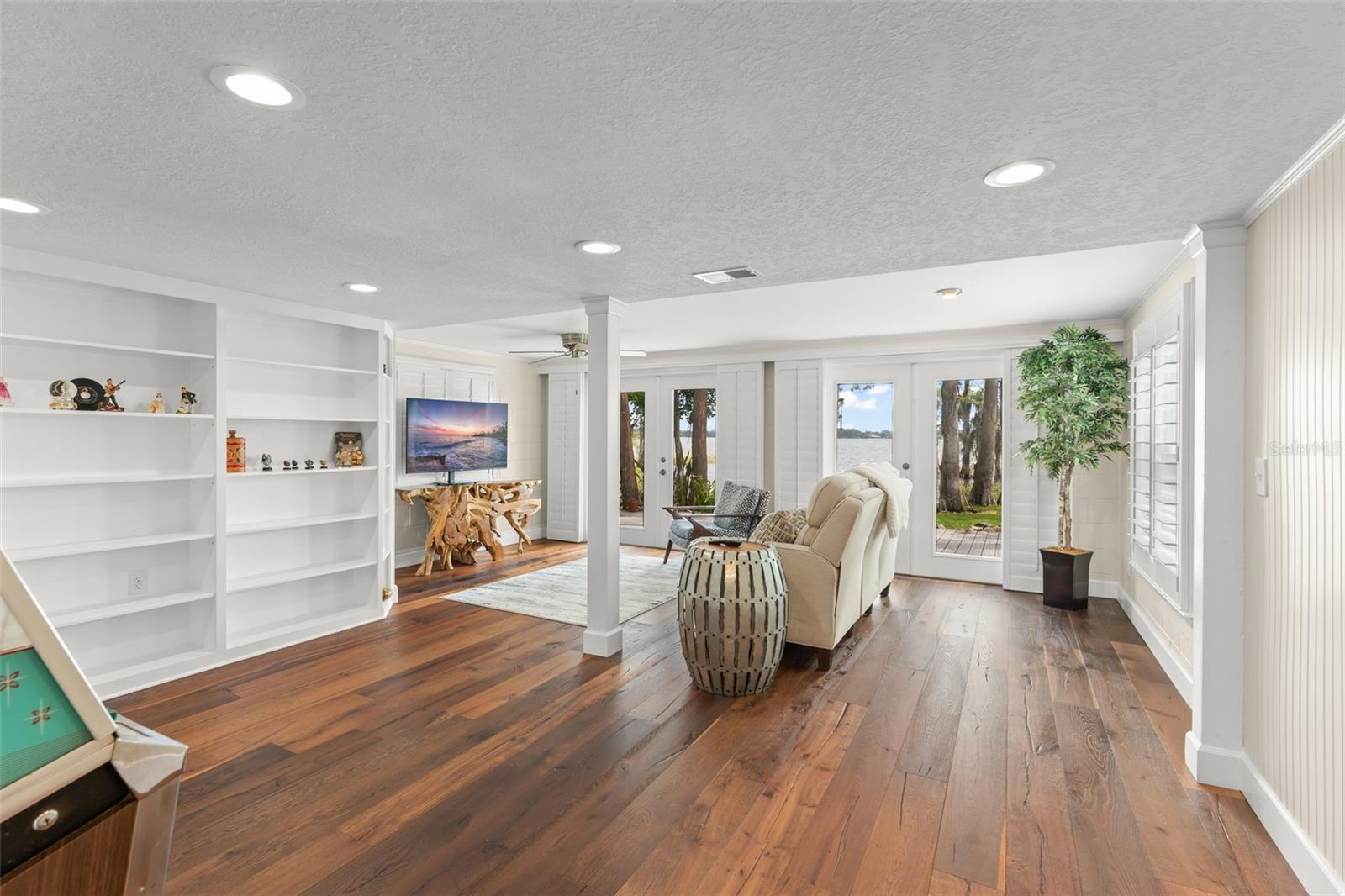 MUNGER & CO SUB - Residential