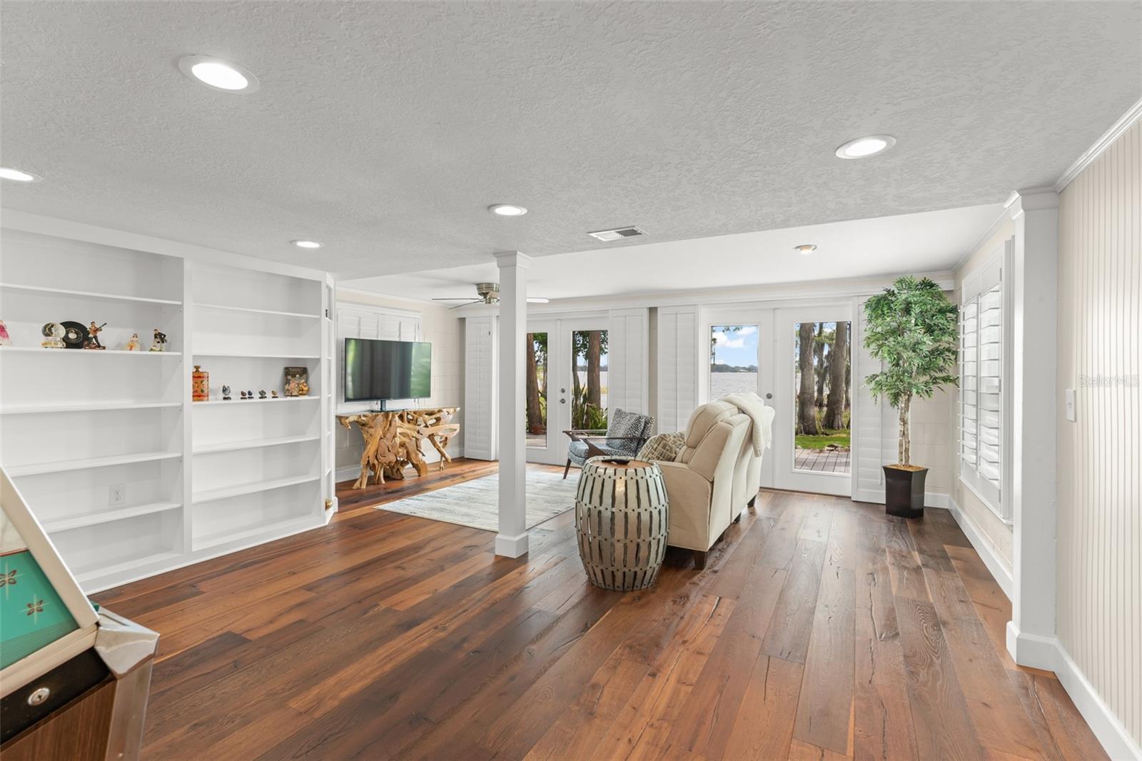 MUNGER & CO SUB - Residential