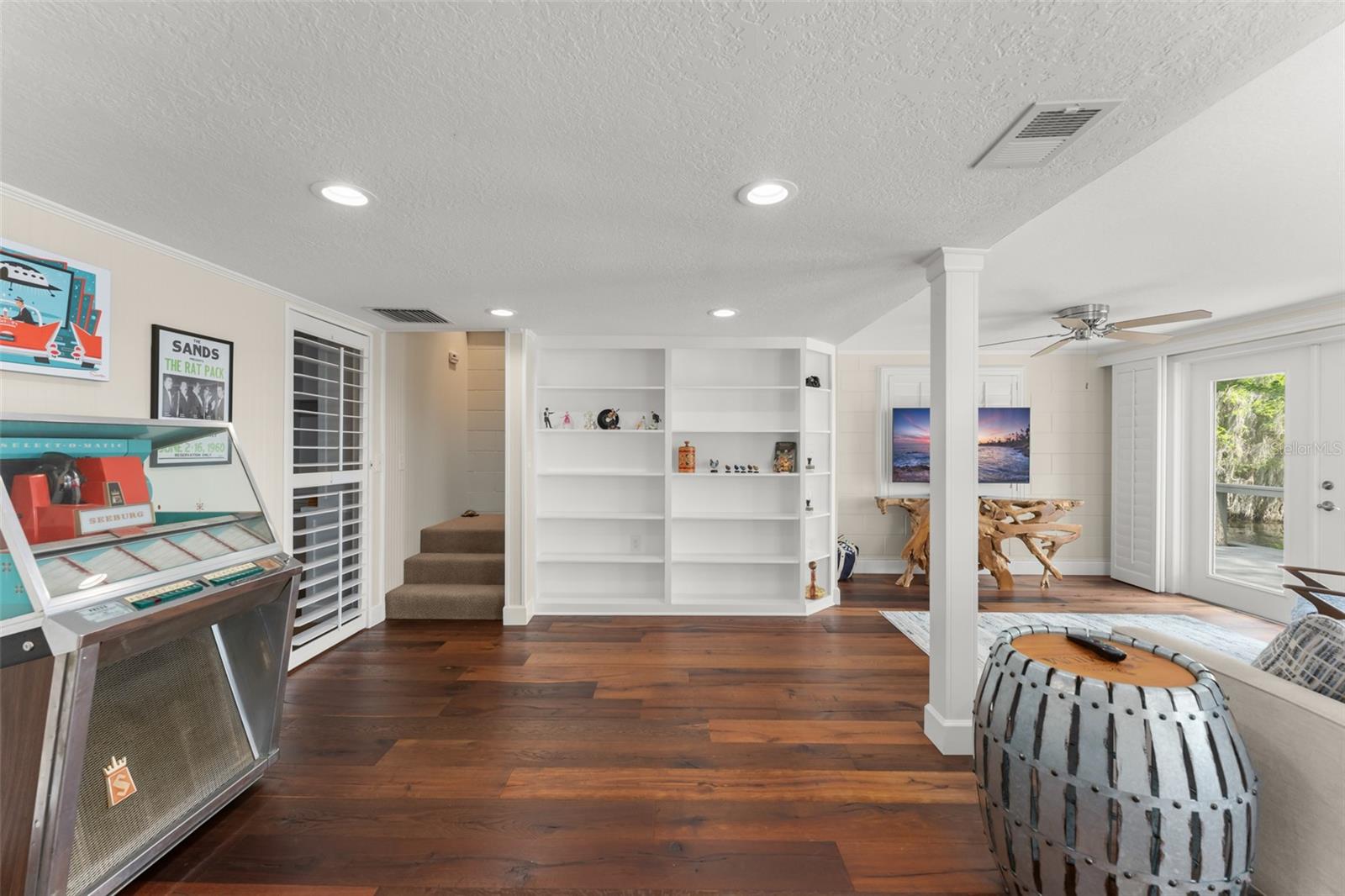 MUNGER & CO SUB - Residential