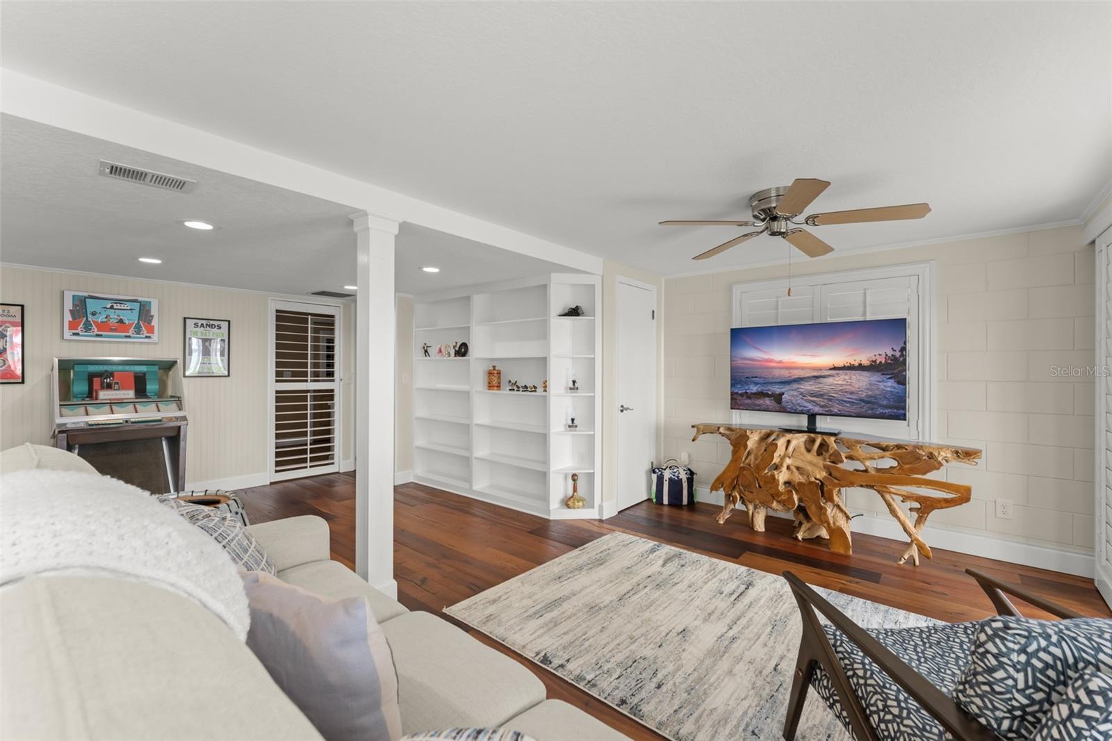 MUNGER & CO SUB - Residential