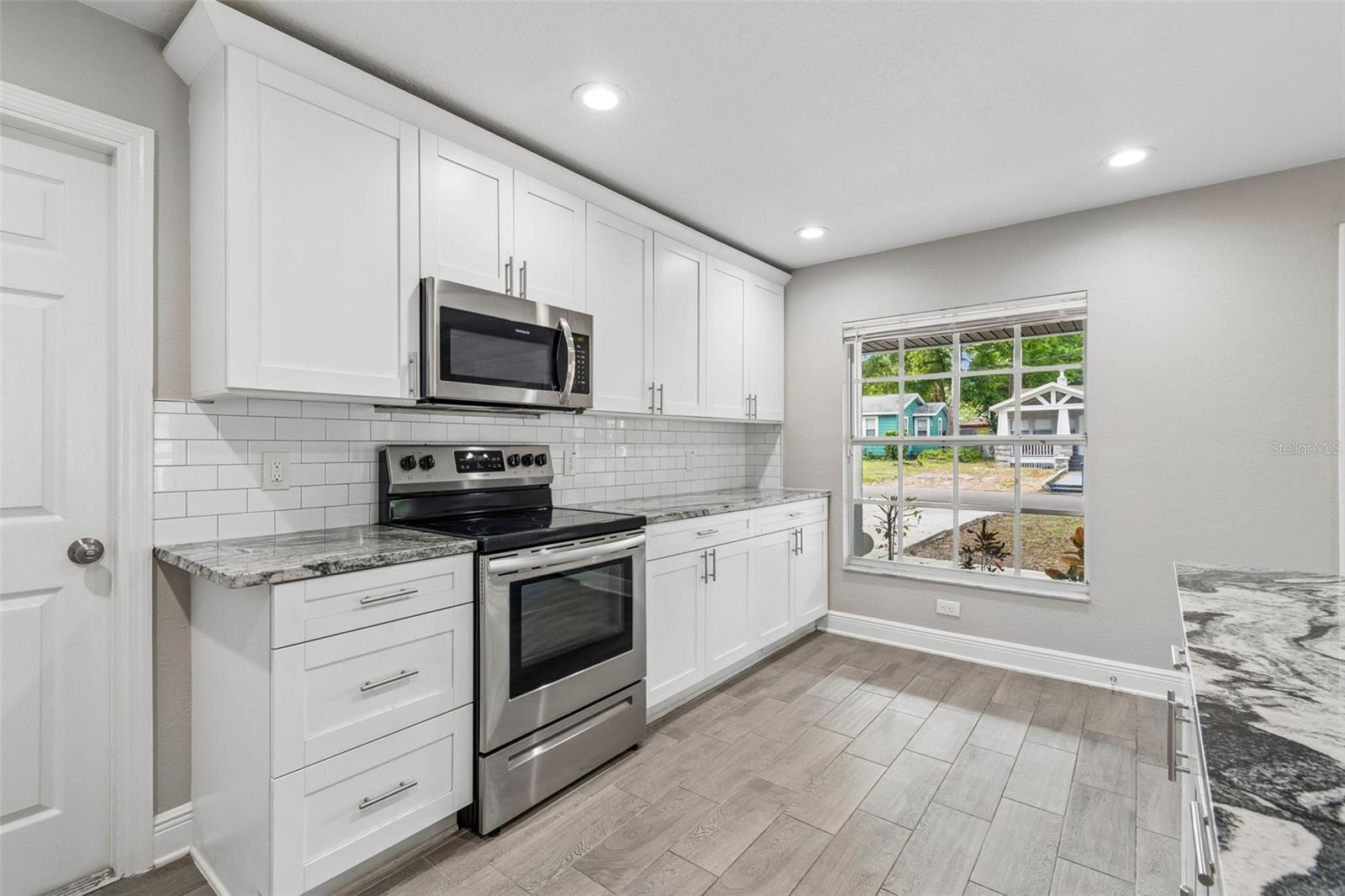 AVON SPGS - Residential