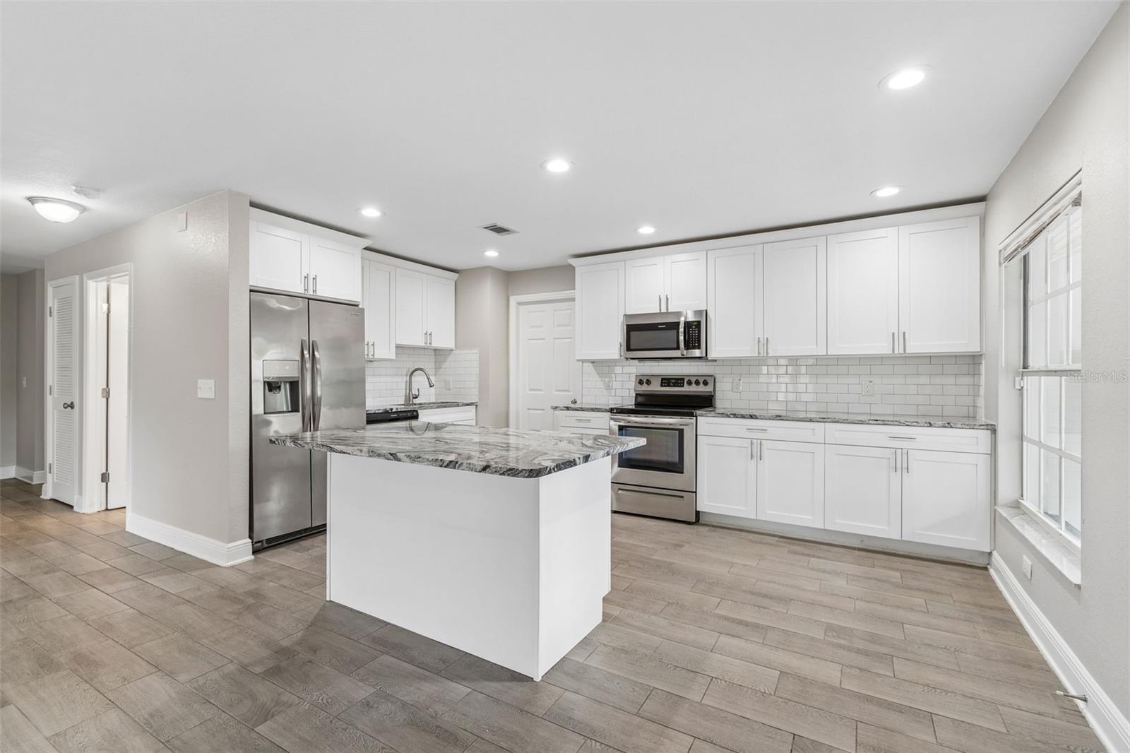 AVON SPGS - Residential