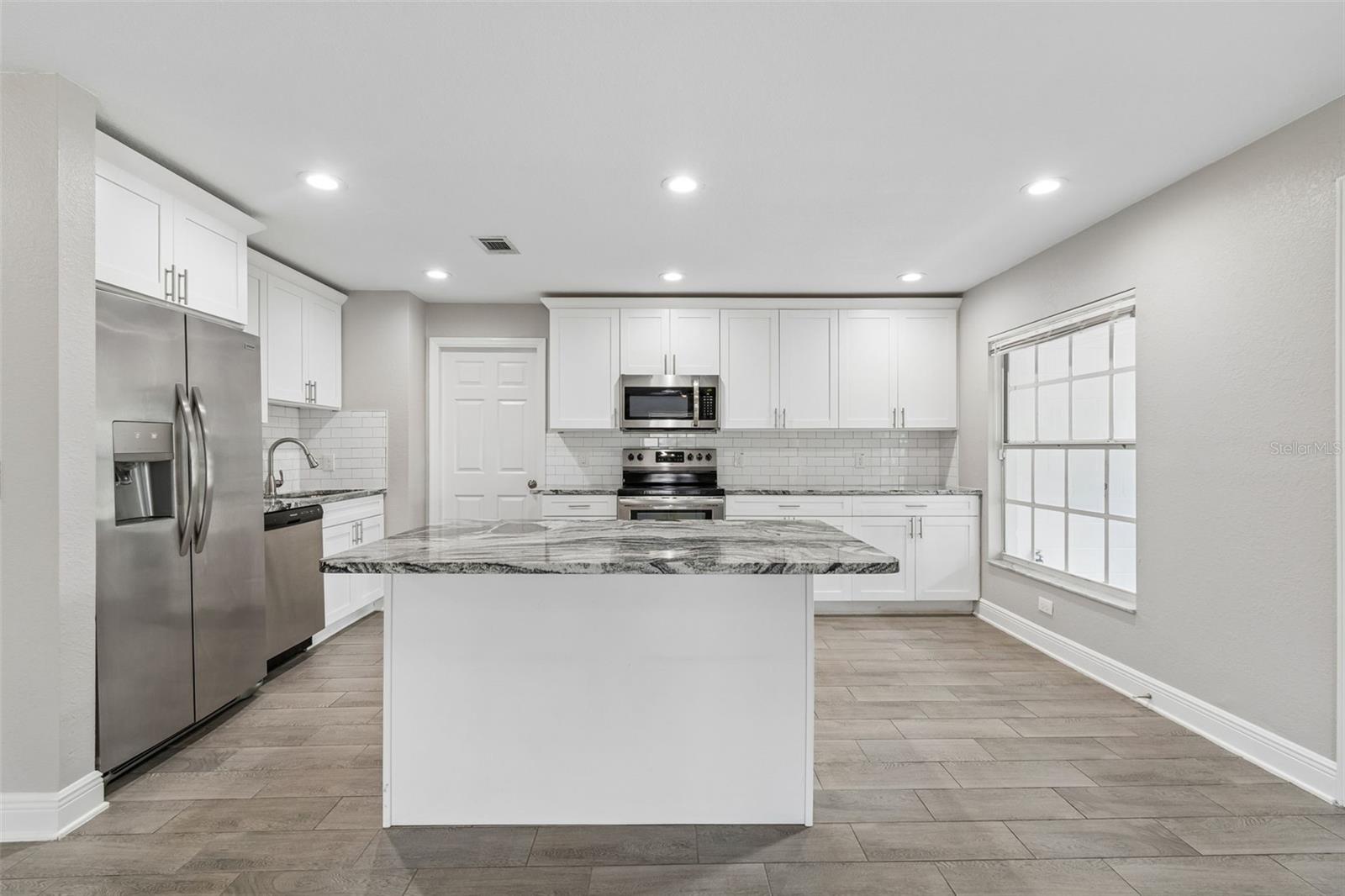 AVON SPGS - Residential