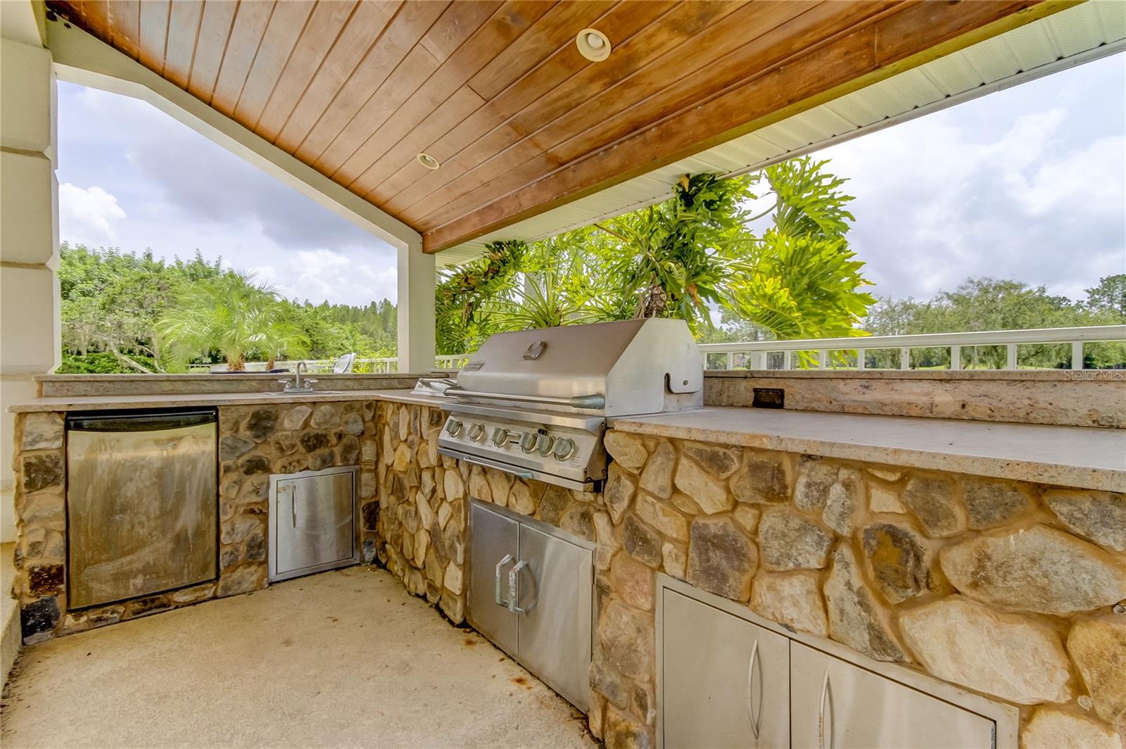 CHEVAL POLO & GOLF CL PHAS - Residential Lease