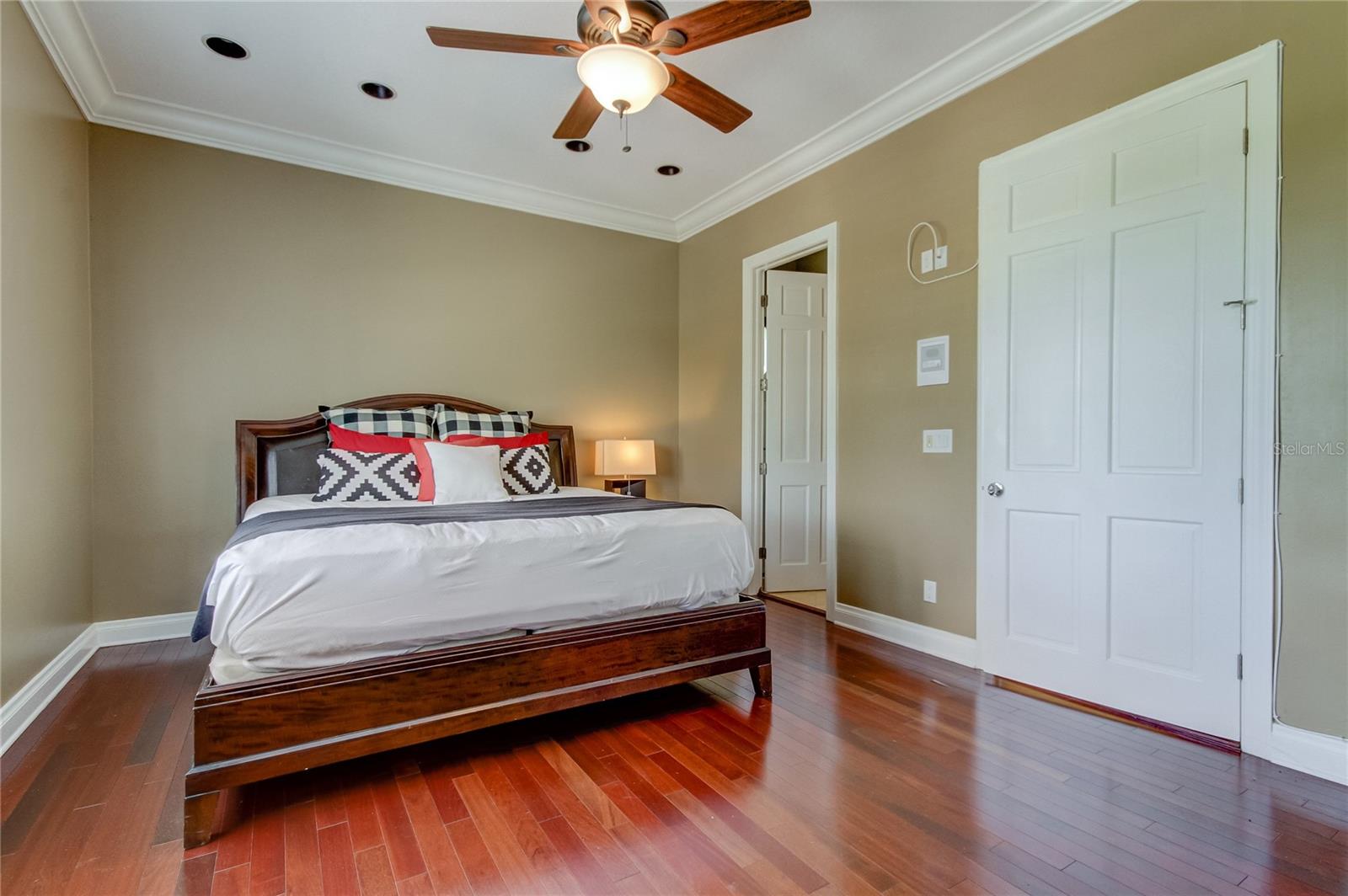 CHEVAL POLO & GOLF CL PHAS - Residential Lease