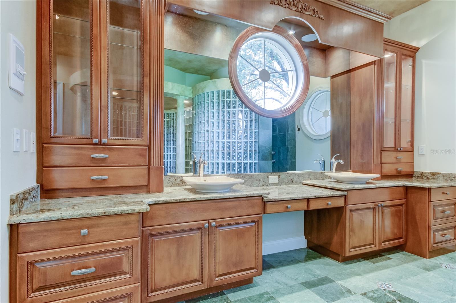 CHEVAL POLO & GOLF CL PHAS - Residential Lease