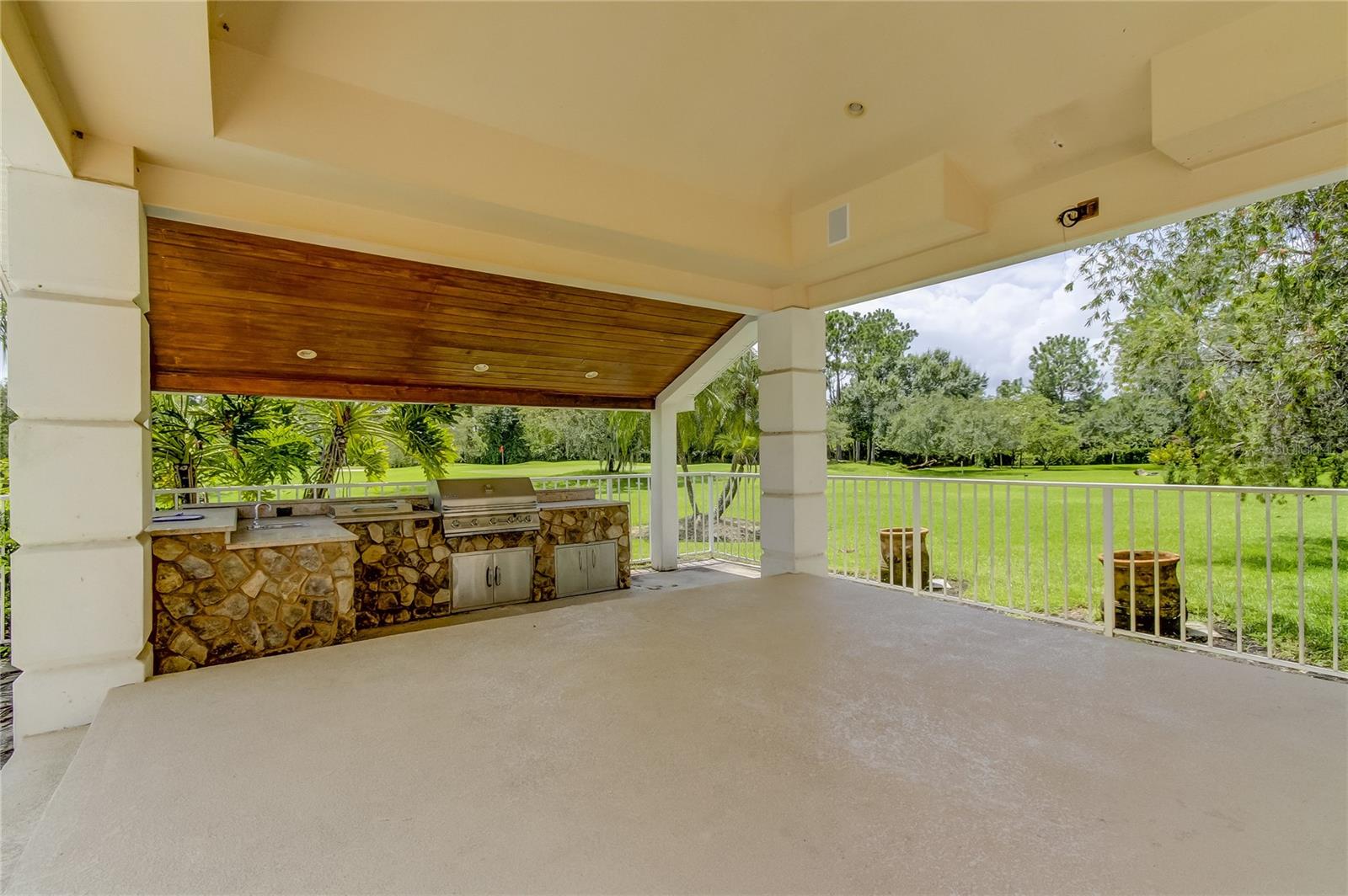 CHEVAL POLO & GOLF CL PHAS - Residential Lease