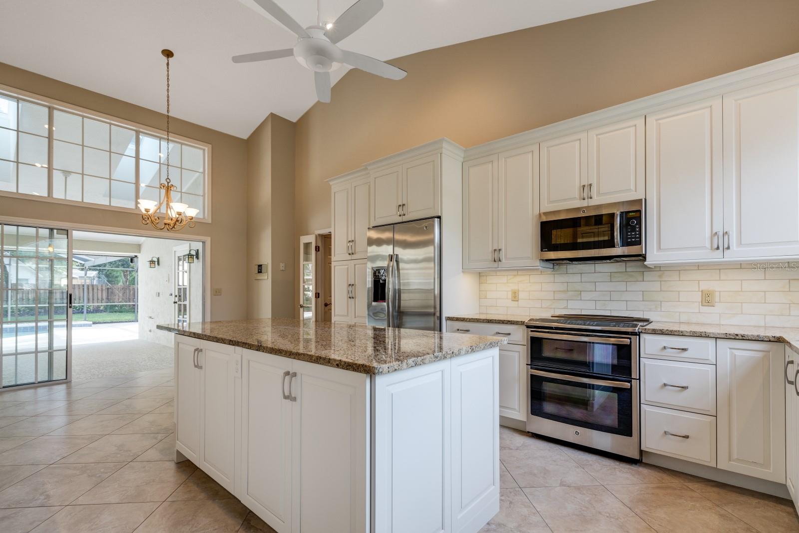 1947 BROADLEAF COURT