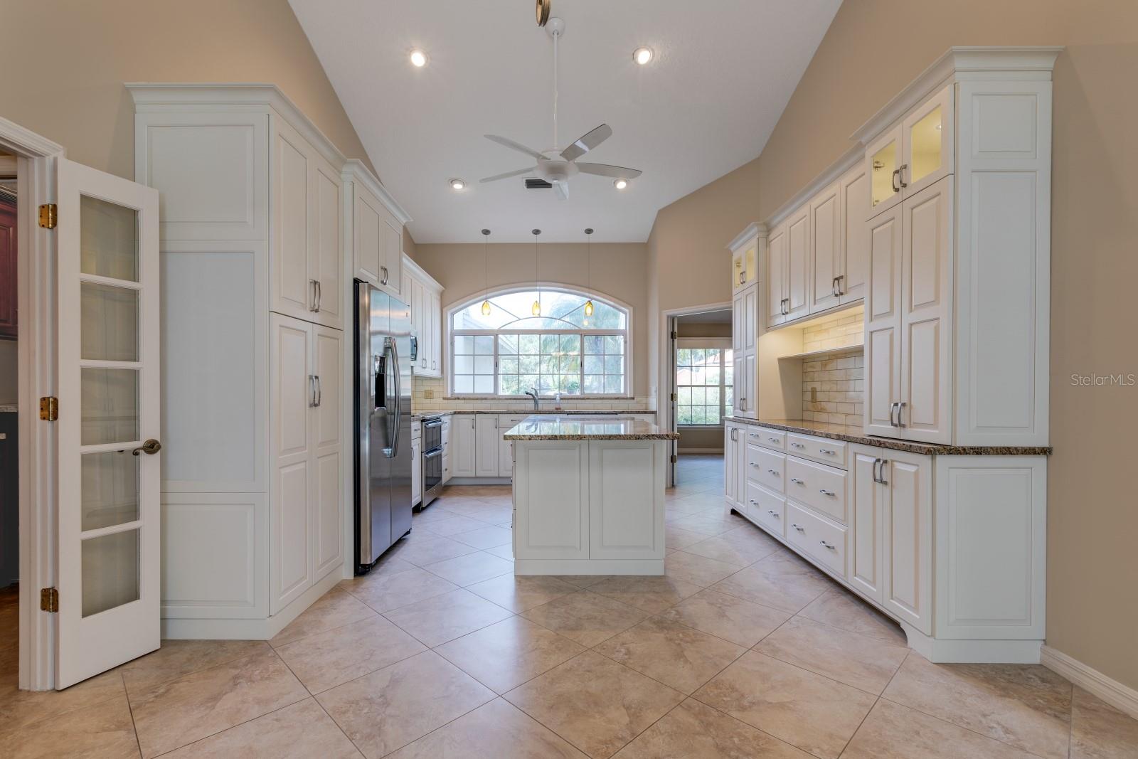 1947 BROADLEAF COURT