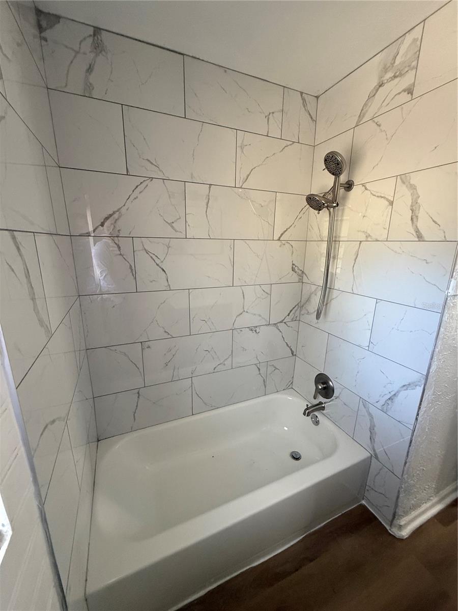 LEESBURG KNOTTS ADD - Residential