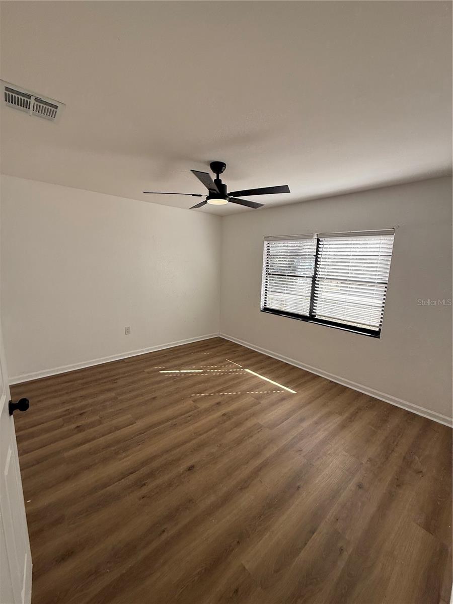 LEESBURG KNOTTS ADD - Residential