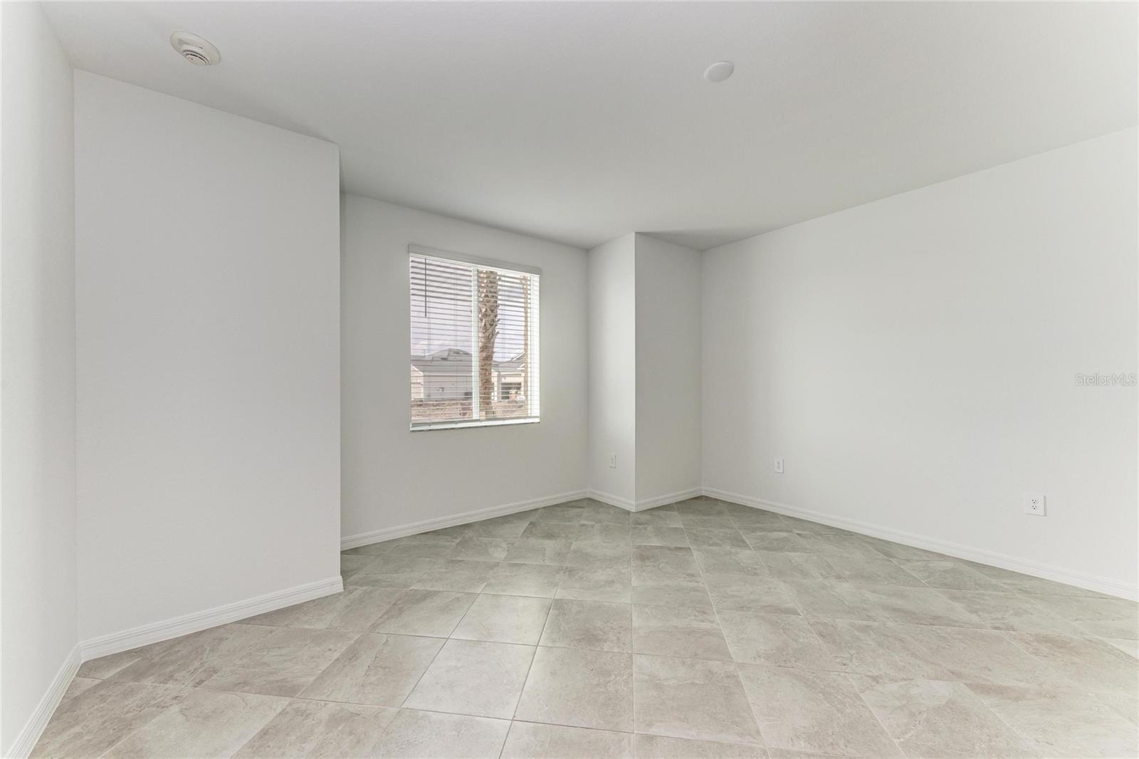 CALUSA COUNTRY CLUB - Residential Lease