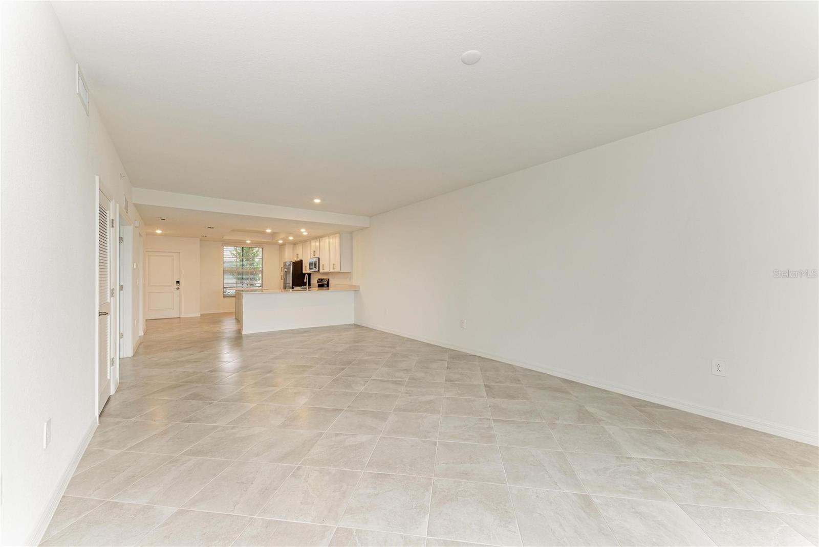 CALUSA COUNTRY CLUB - Residential Lease