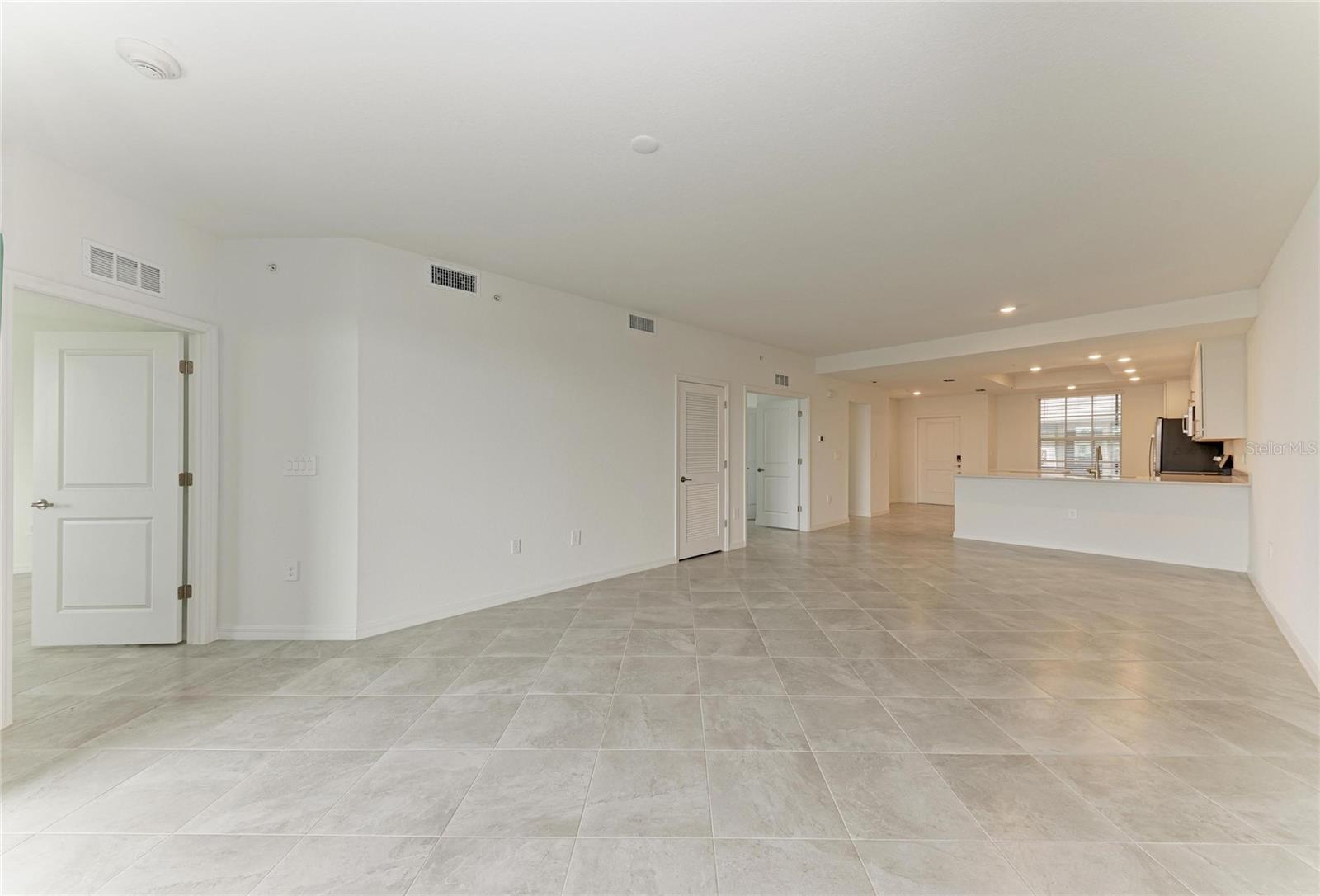 CALUSA COUNTRY CLUB - Residential Lease