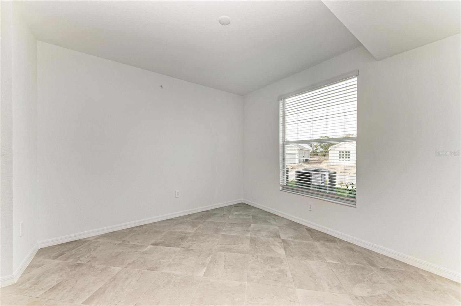 CALUSA COUNTRY CLUB - Residential Lease