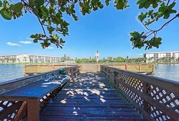 BAYSHORE ON THE LAKE APTS SEC 1 - Residential