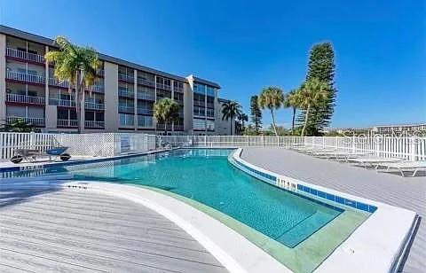 BAYSHORE ON THE LAKE APTS SEC 1 - Residential