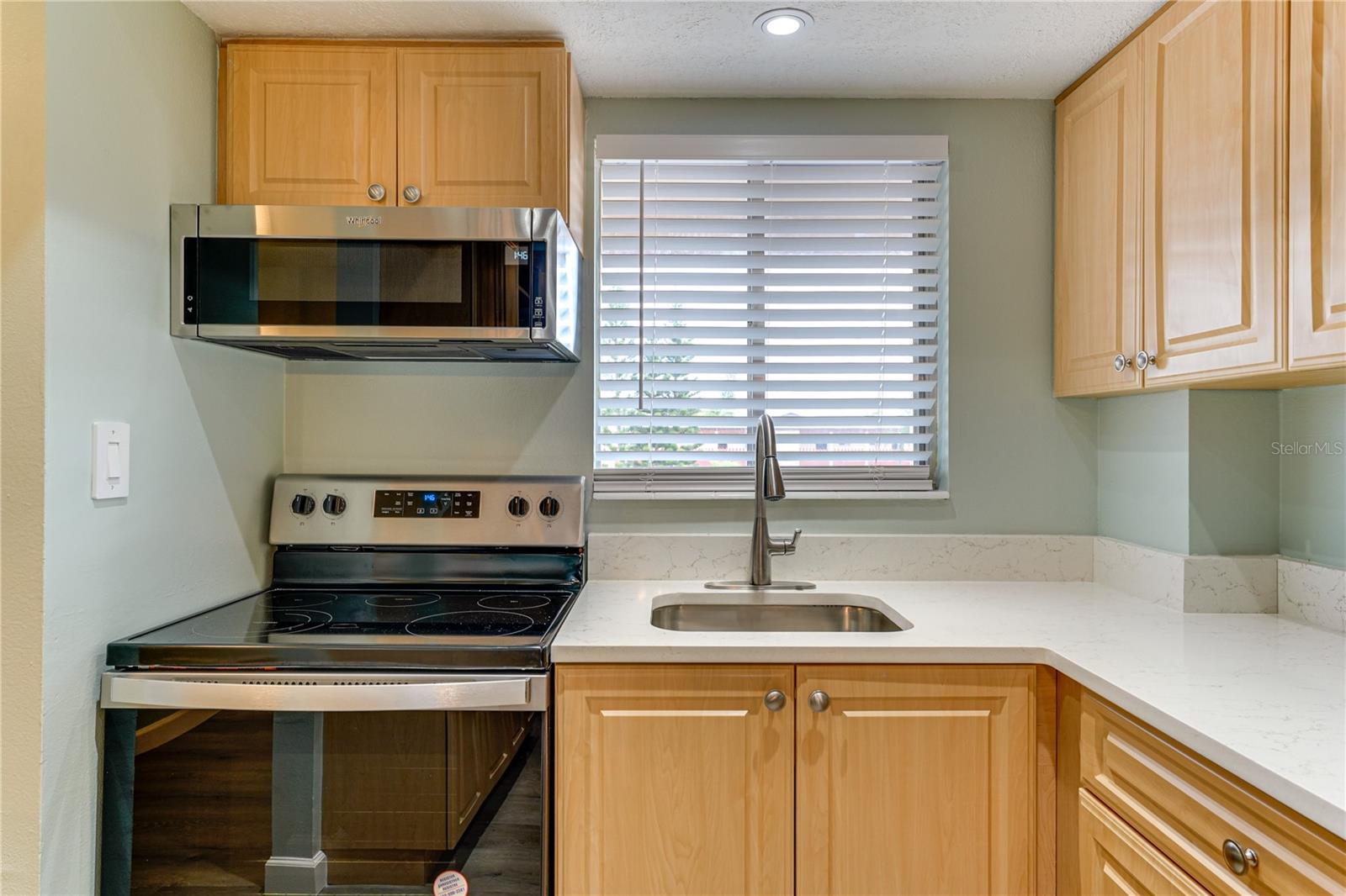 BAYSHORE ON THE LAKE APTS SEC 1 - Residential