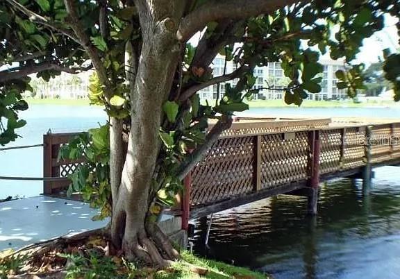 BAYSHORE ON THE LAKE APTS SEC 1 - Residential