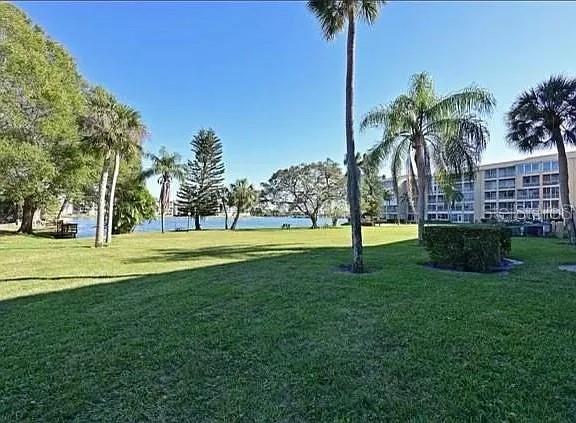 BAYSHORE ON THE LAKE APTS SEC 1 - Residential