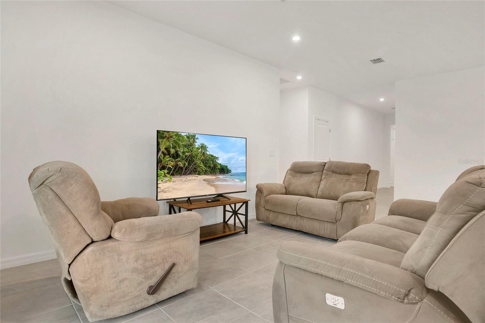 1838 BLUE LAGOON CIRCLE