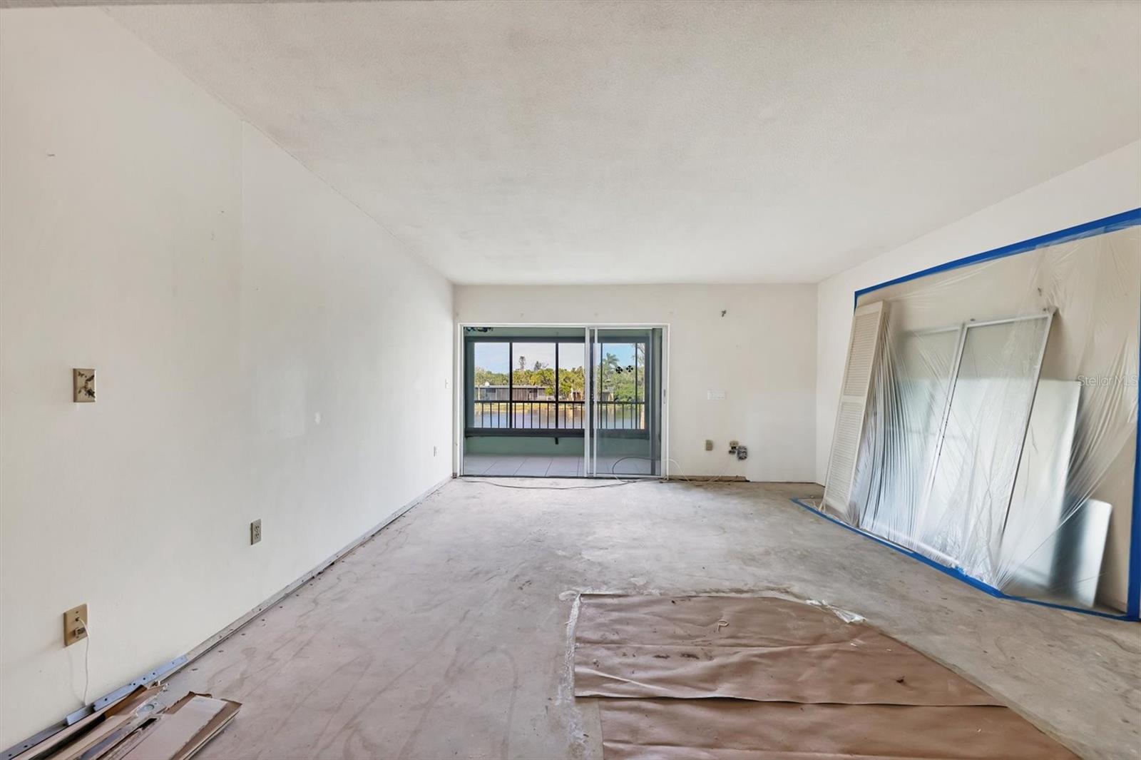 WHISPERING SANDS SEC 3 - Residential