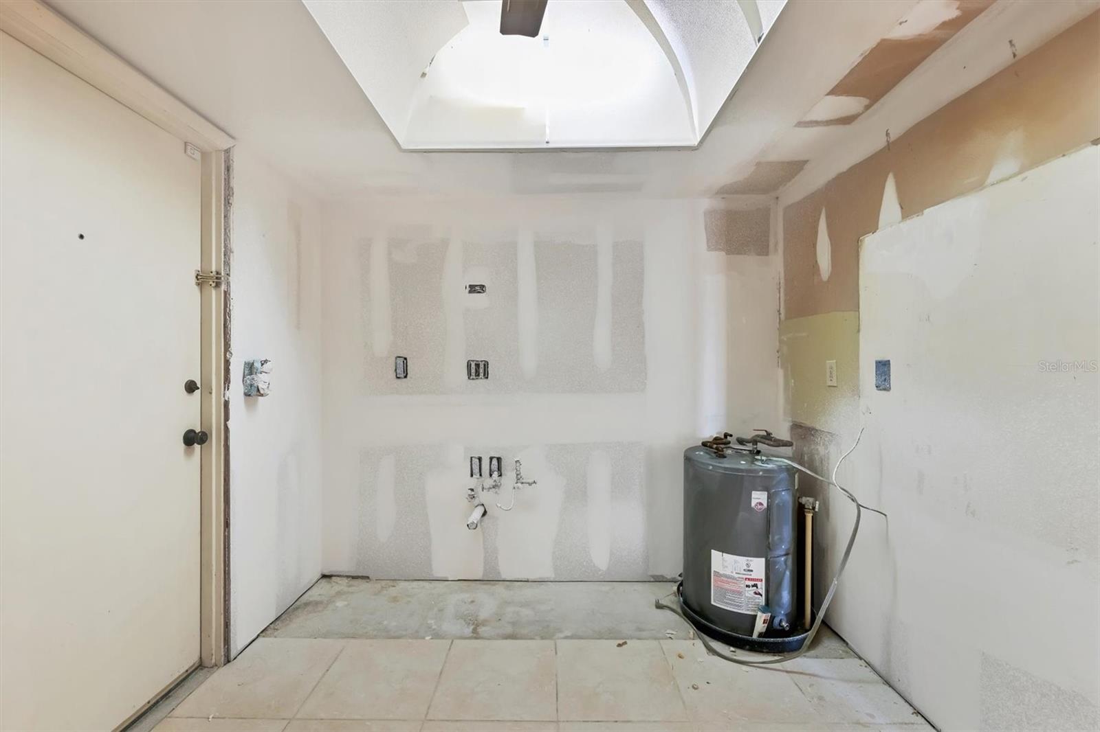 WHISPERING SANDS SEC 3 - Residential