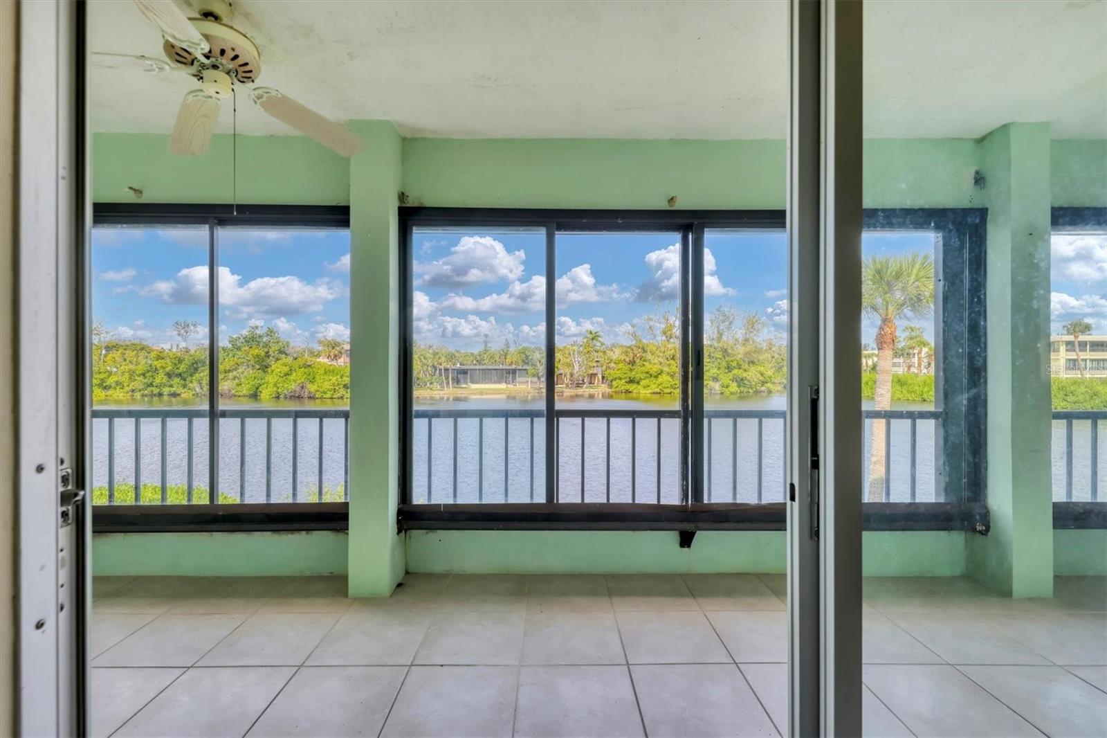 WHISPERING SANDS SEC 3 - Residential