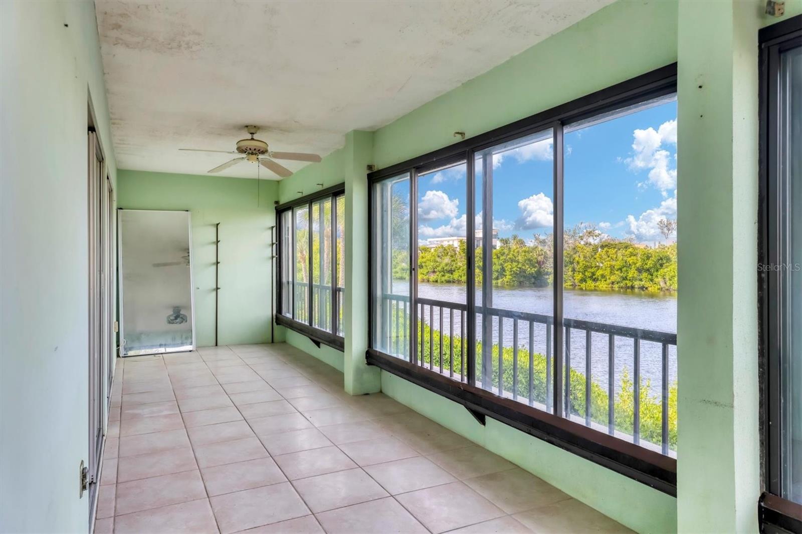 WHISPERING SANDS SEC 3 - Residential