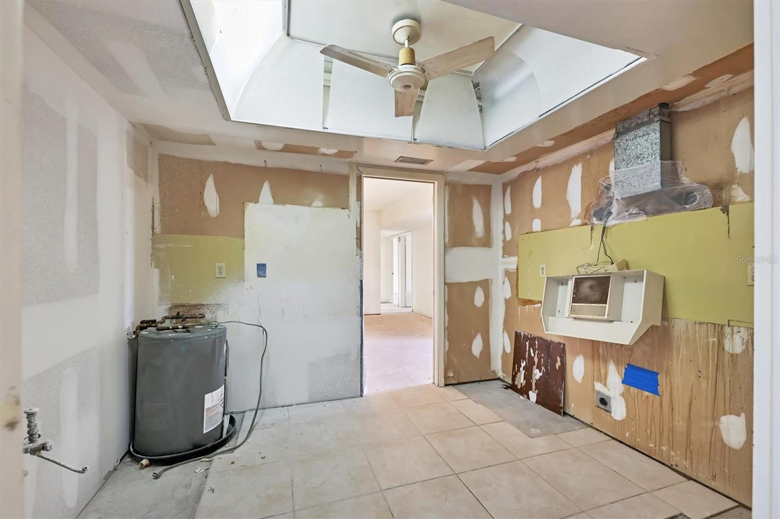 WHISPERING SANDS SEC 3 - Residential