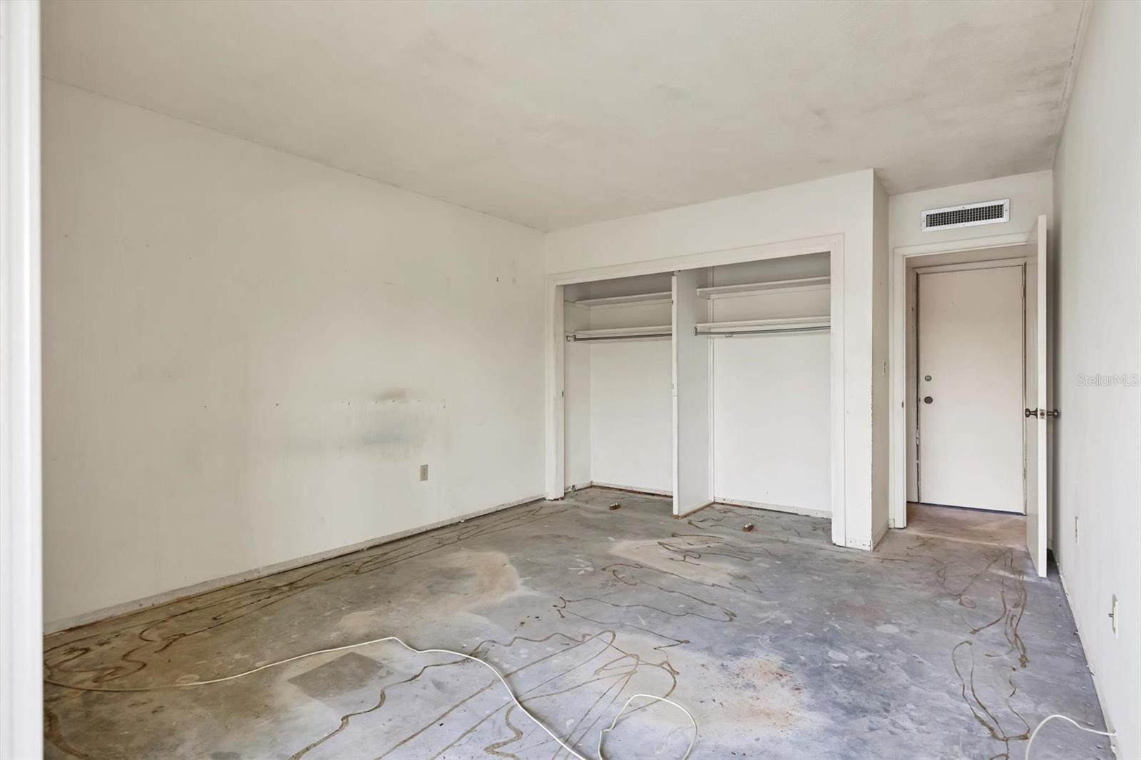 WHISPERING SANDS SEC 3 - Residential