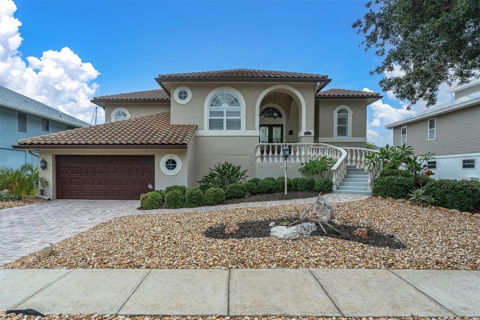 2853 SEABREEZE DRIVE S